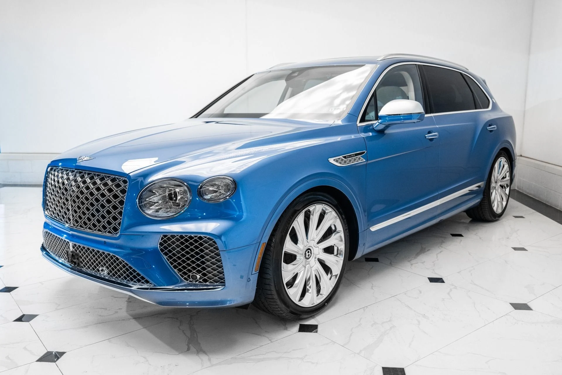 mph008_4047624199_Used_2025_Bentley_Bentayga_EWB_Mulliner_V8_1748092723_db28a904e6