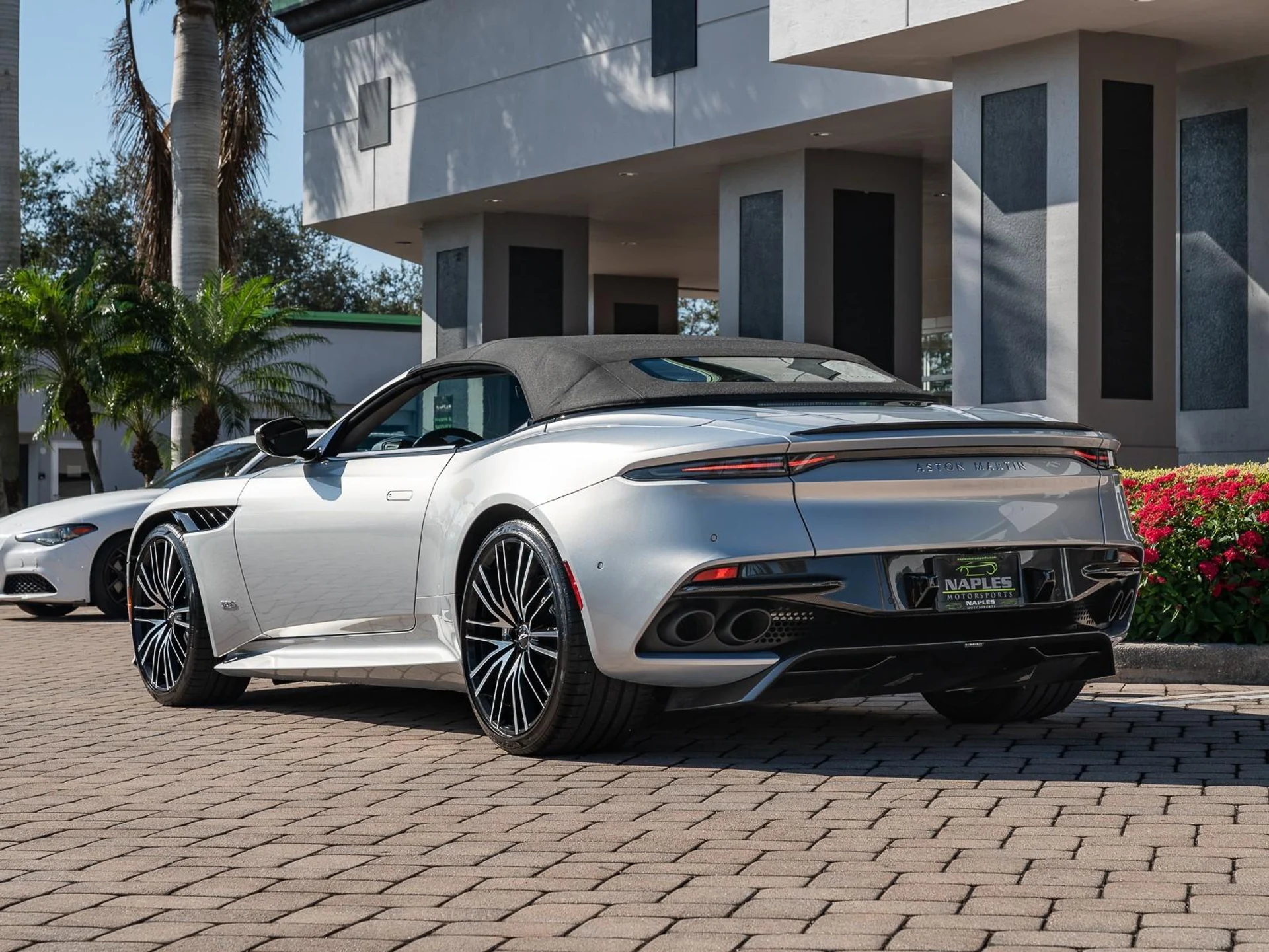 mph008_4049572339_Used_2020_Aston_Martin_DBS_Superleggera_1764795946_84aa906508