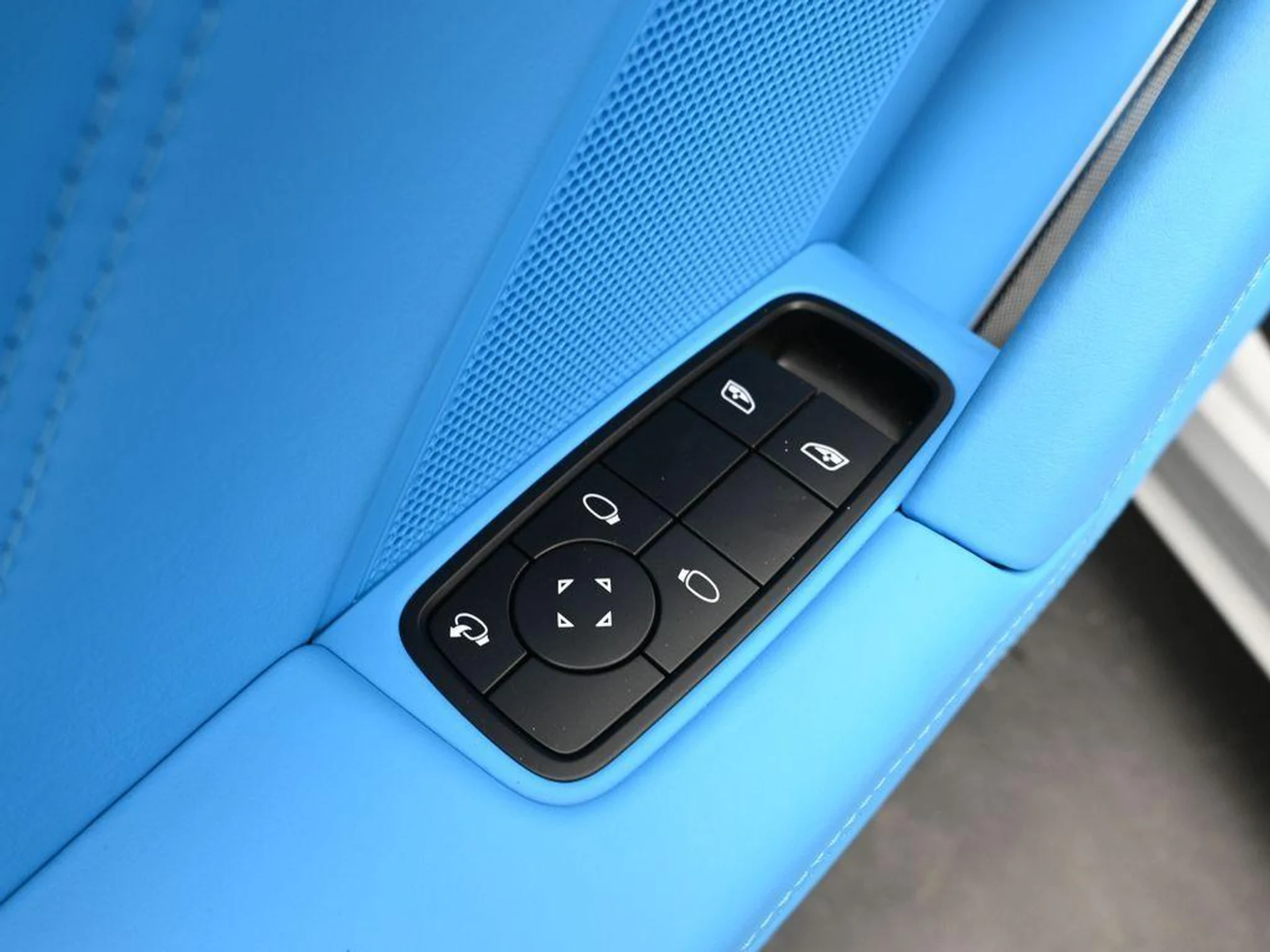 mph008_4053261170_i_Um0_Pp7_L8g_V8ha_Goe5_Vm59_Vy_Uc_e496fa98a8