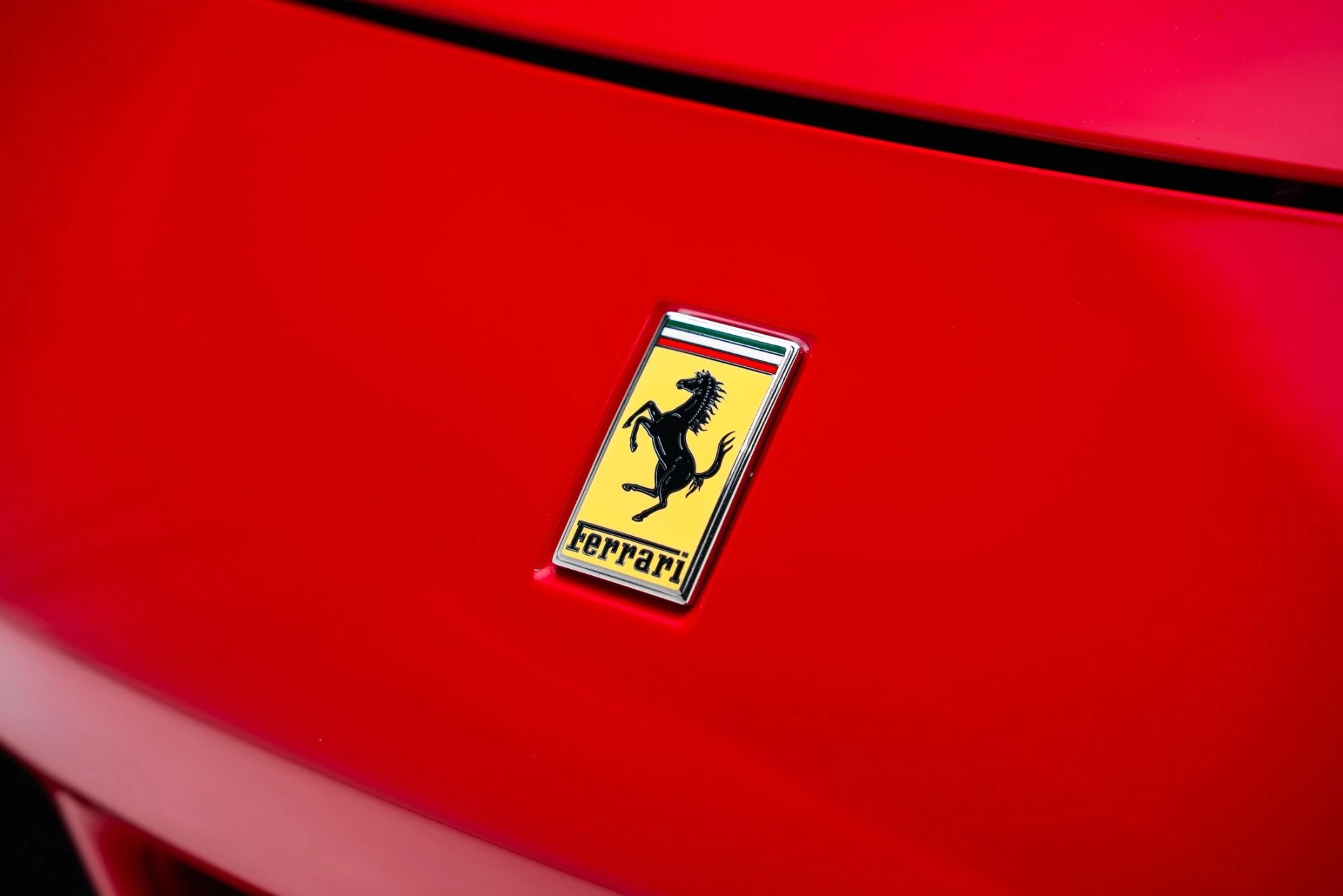 mph008_4053610418_Used_2018_Ferrari_488_GTB_1767046260_85f8938421