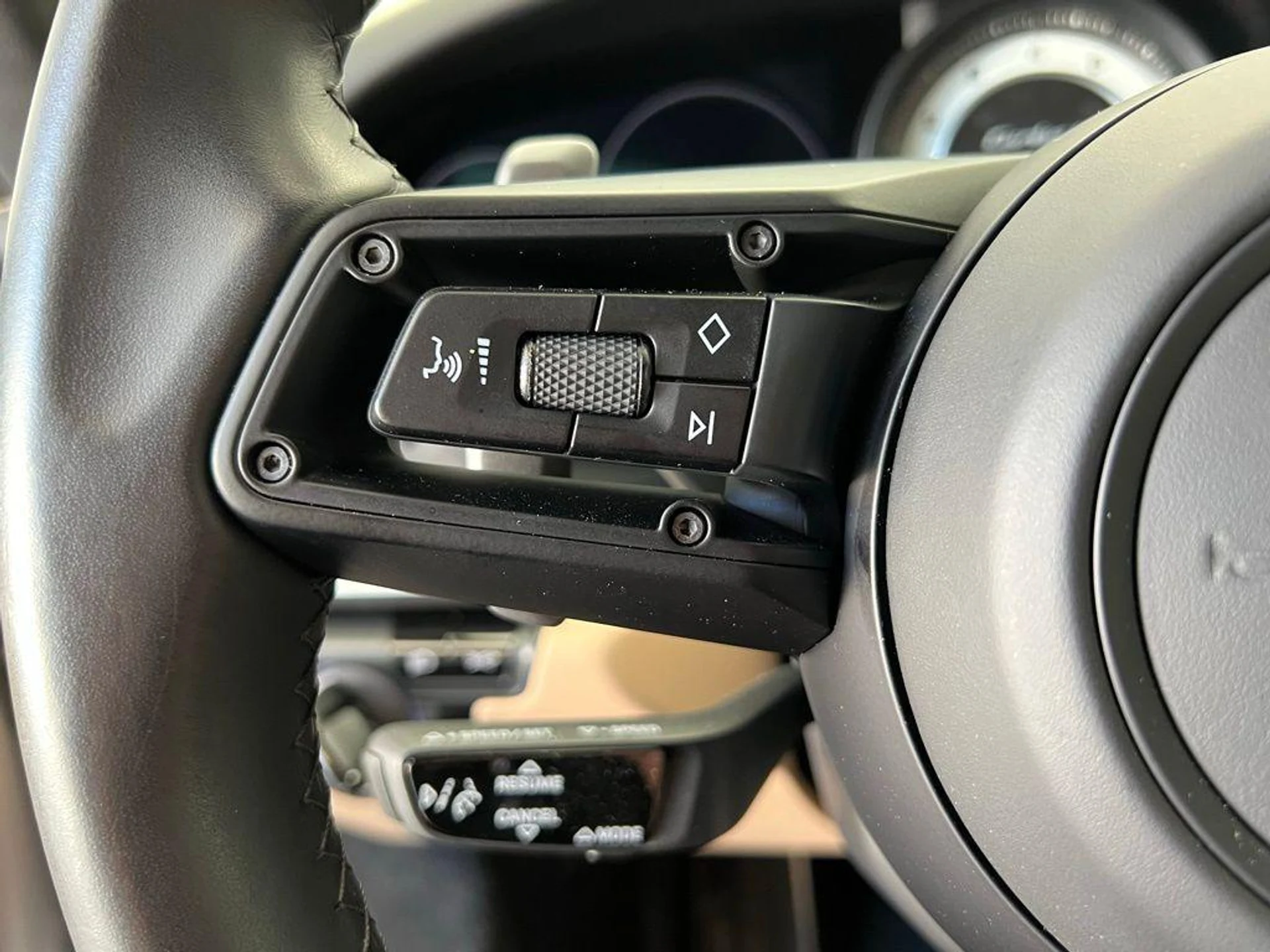 mph008_4054164552_g_Ve3e_Vxn_sd_LN_Gf_HWUYU_Jemjxx_M_d9d37b2fae