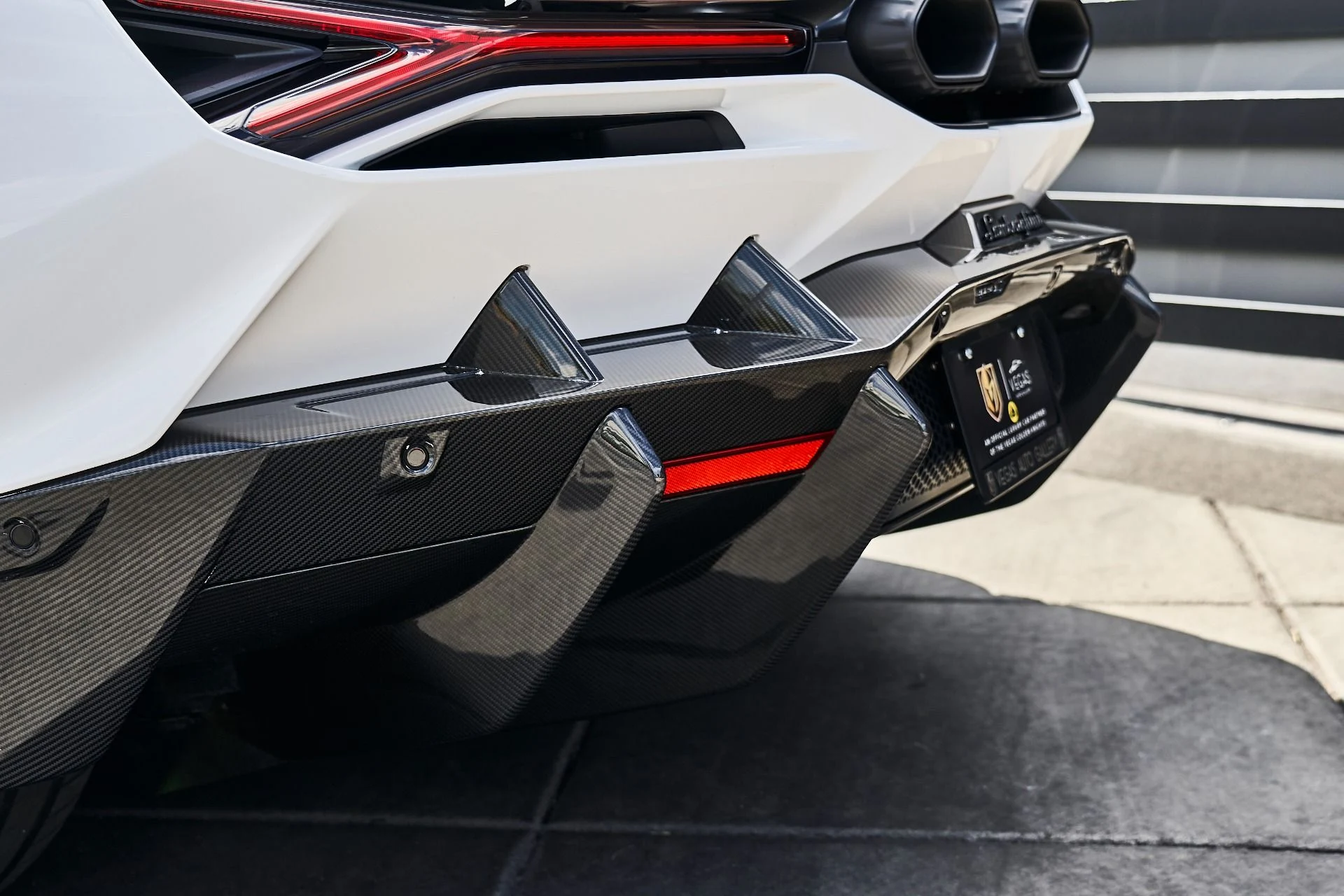 mph008_405598244_Used_2025_Lamborghini_Revuelto_Base_1789726477_8c580d09c2