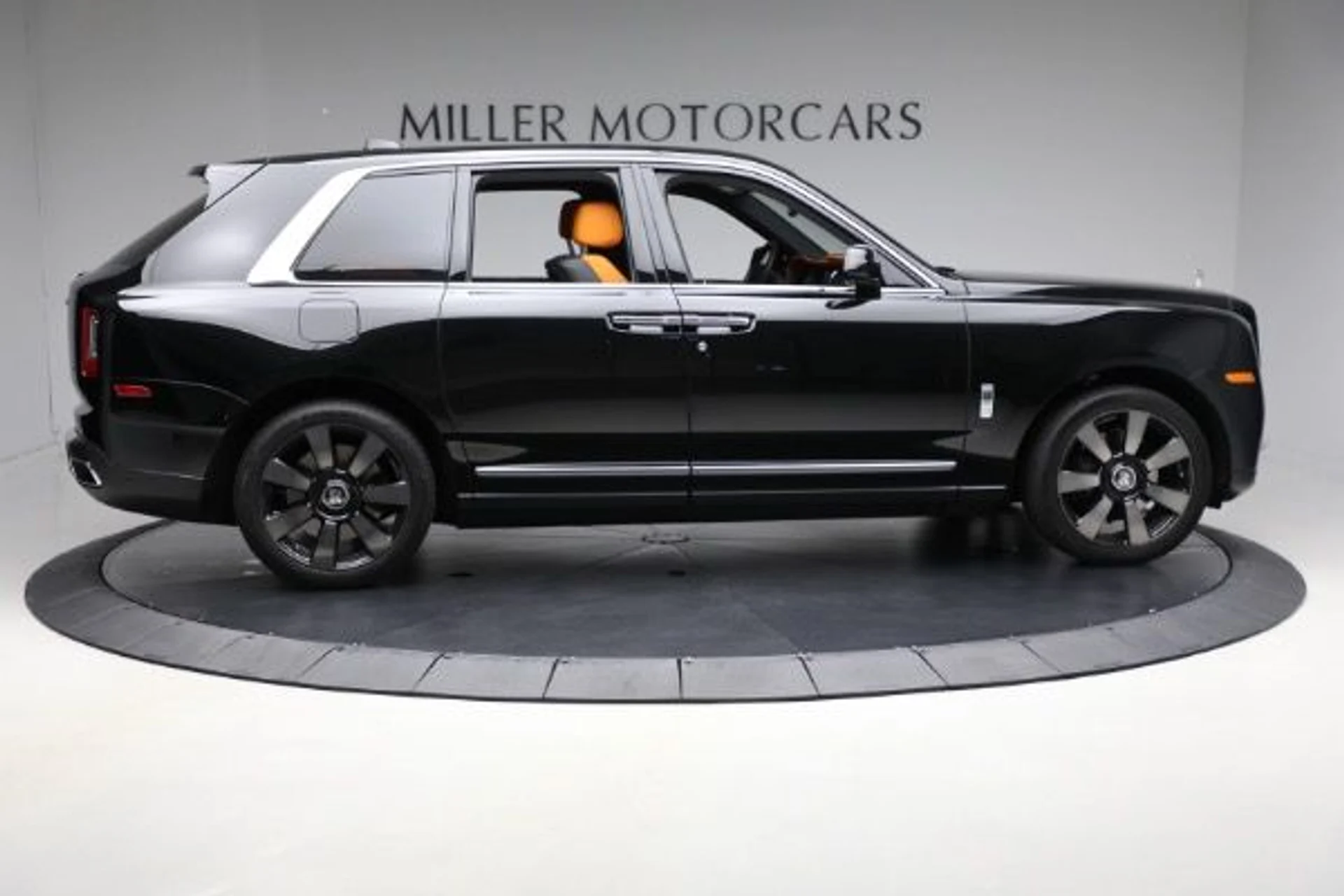 mph008_4063997647_Used_2021_Rolls_Royce_Cullinan_7584275e70