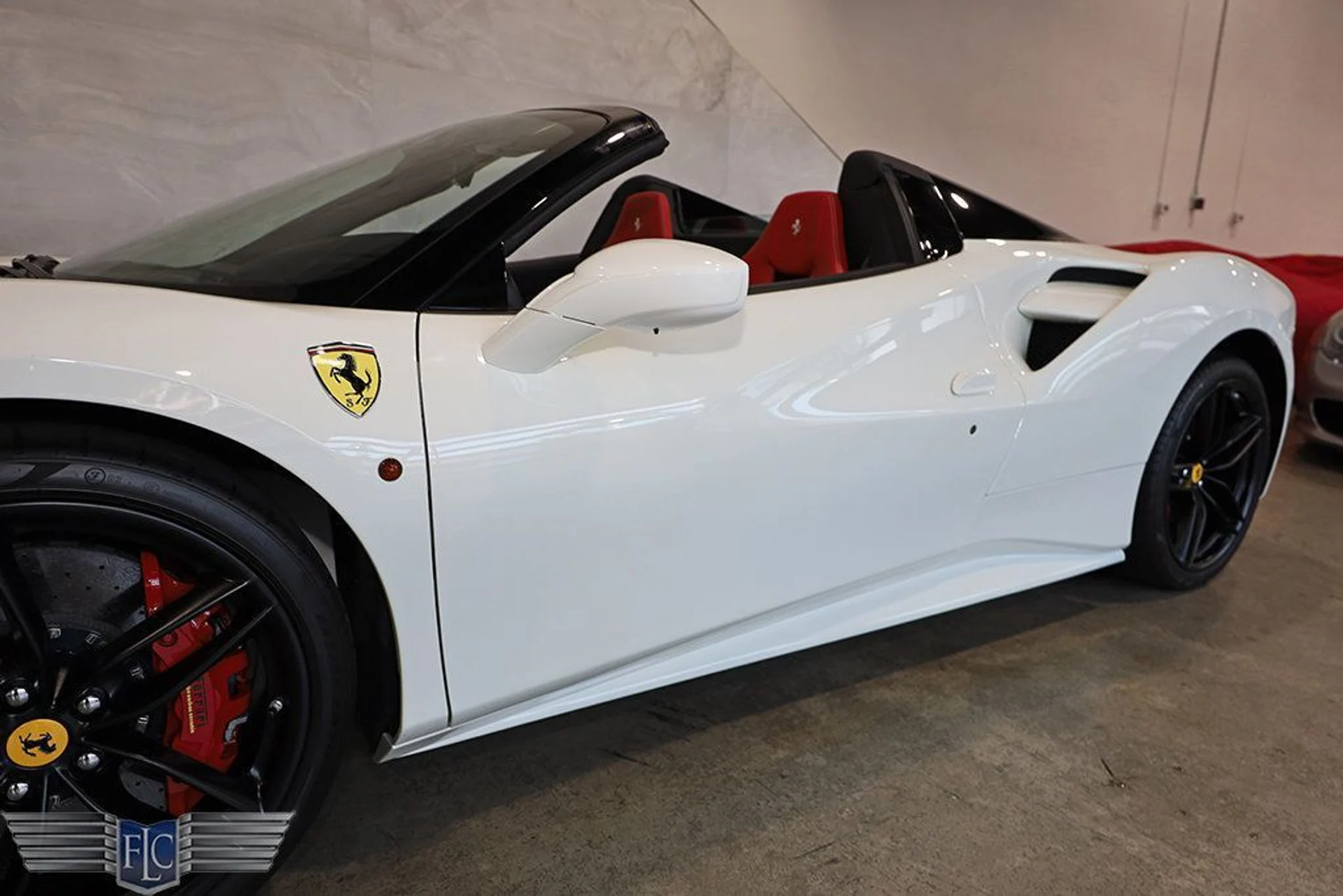 mph008_4079556333_used_2018_ferrari_488_spider_convertible_9689_23035381_9_1024_0dd0359a4a