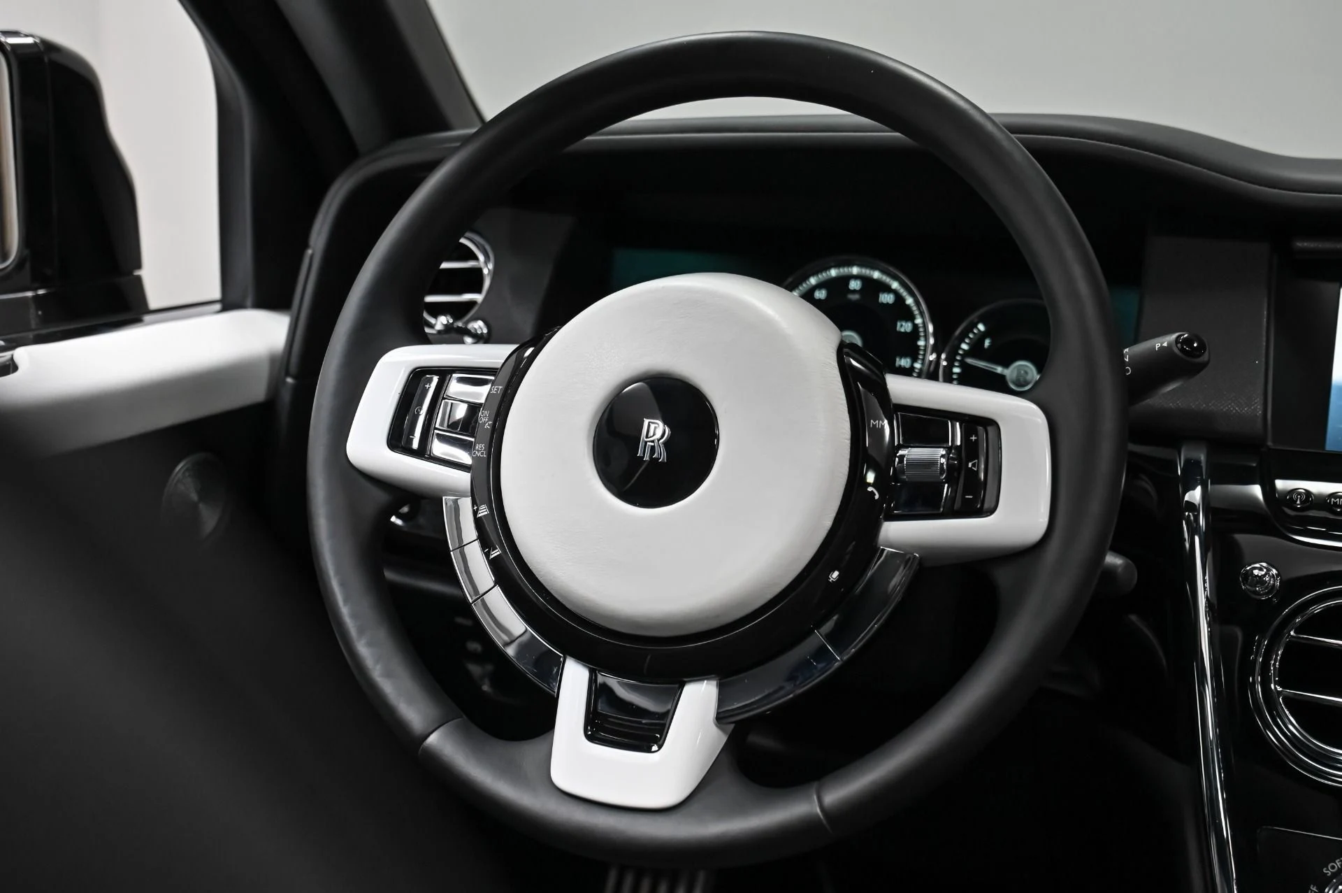 mph008_4090572140_Used_2019_Rolls_Royce_Cullinan_Base_1753916871_15410a9d98