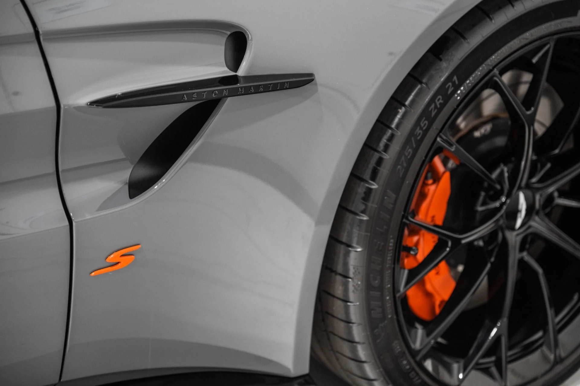 mph008_4094724826_Used_2026_Aston_Martin_Vantage_S_1778492725_5ca6e6d67a