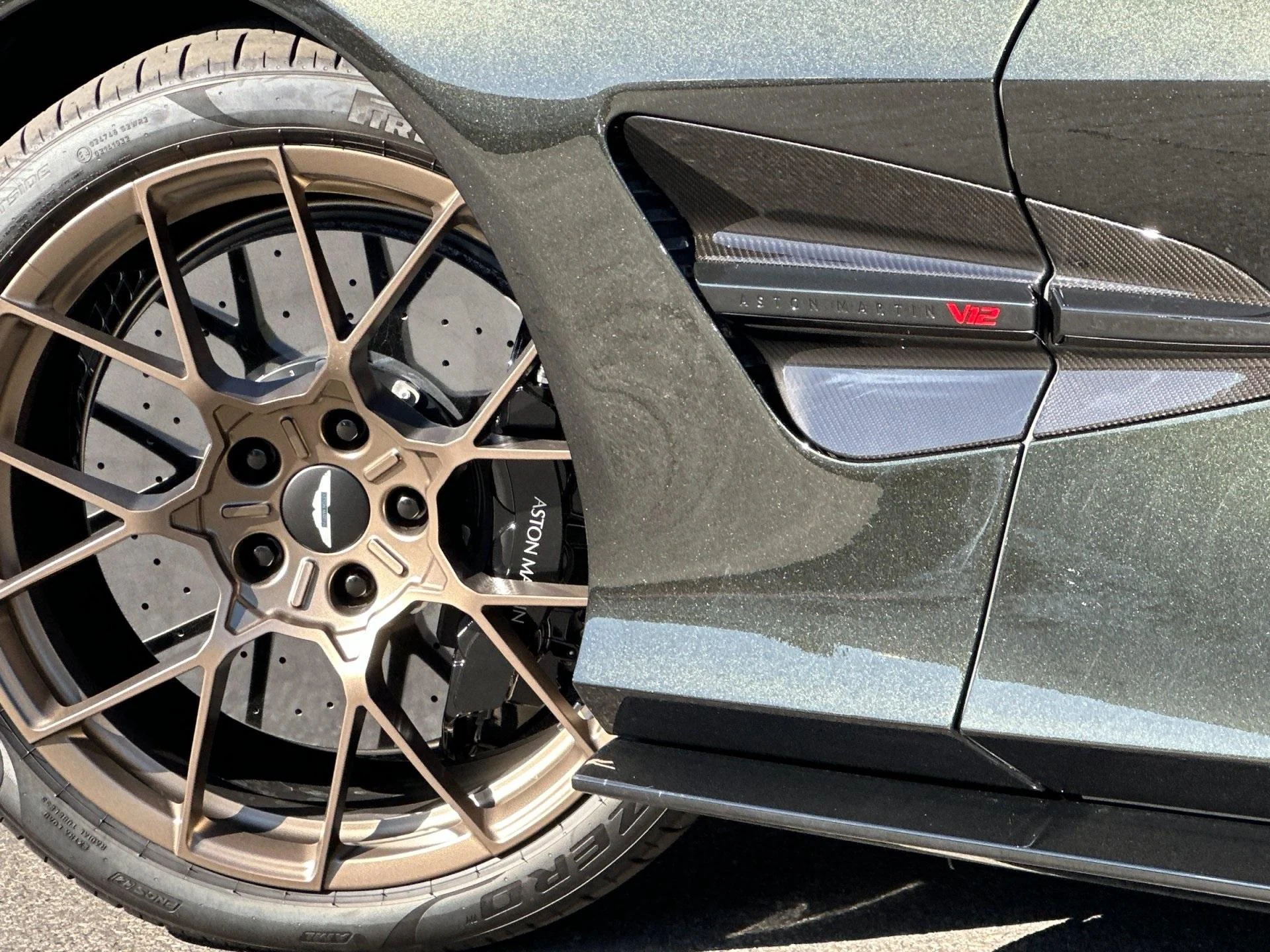 mph008_4096190391_New_2025_Aston_Martin_Vanquish_V12_1758724495_eced3eb1df
