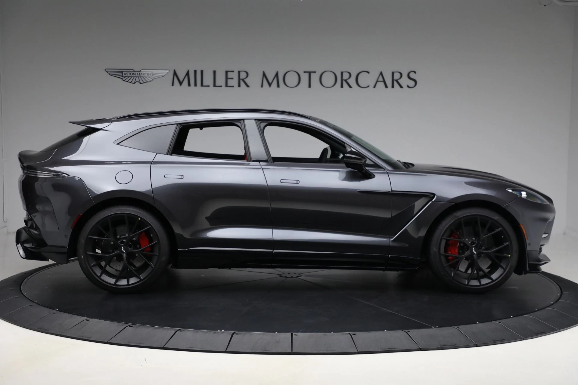 mph008_4098002842_New_2025_Aston_Martin_DBX_707_3997b7a0e6