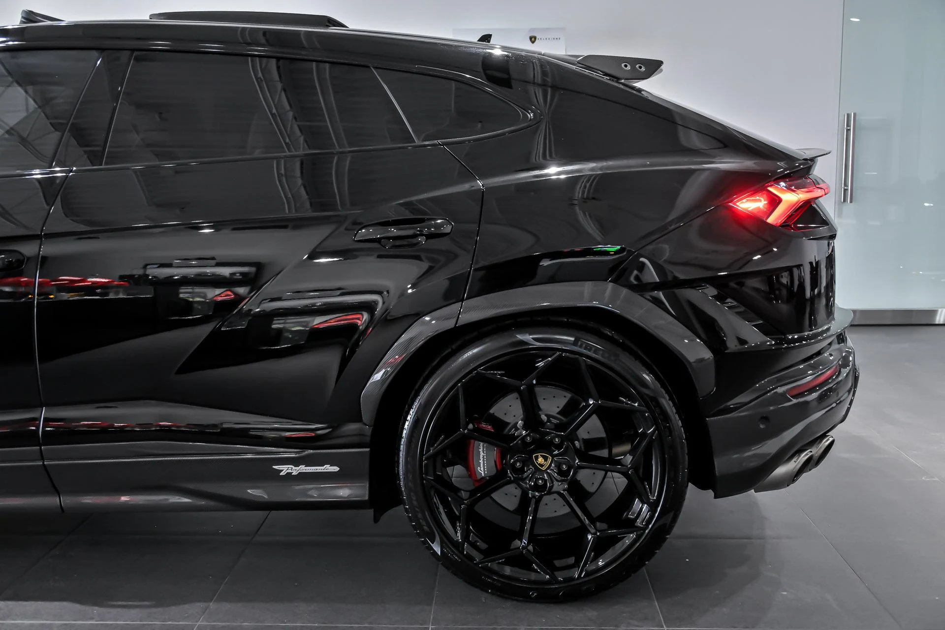 mph008_4103967279_Used_2023_Lamborghini_Urus_Performante_1765794836_03d947b370