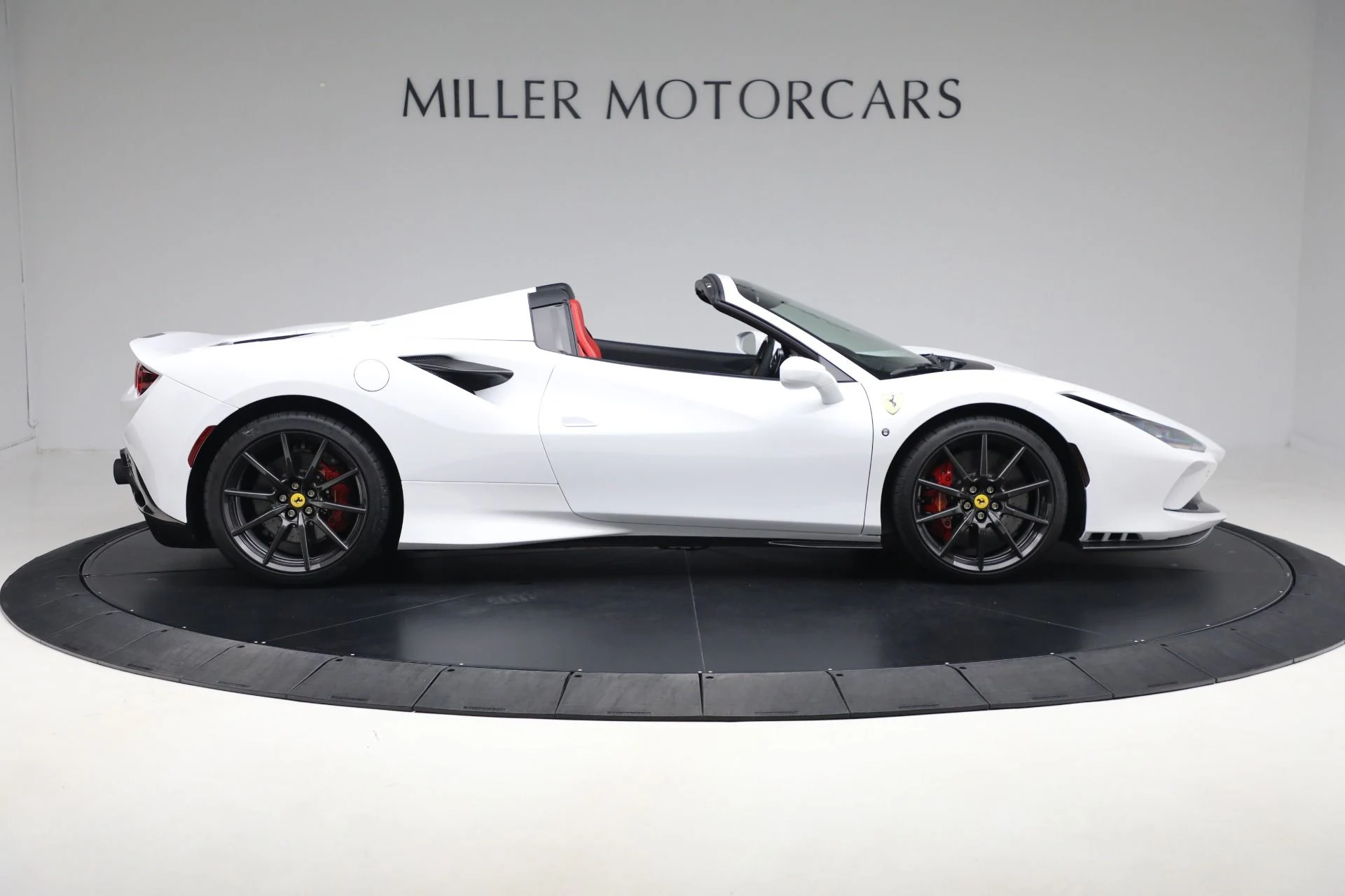 mph008_4110122755_Used_2023_Ferrari_F8_Spider_b5758d3fb4