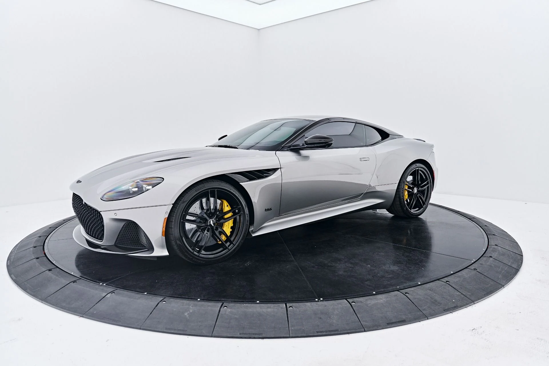mph008_4121299060_Used_2023_Aston_Martin_DBS_1790369828_8436d938d7