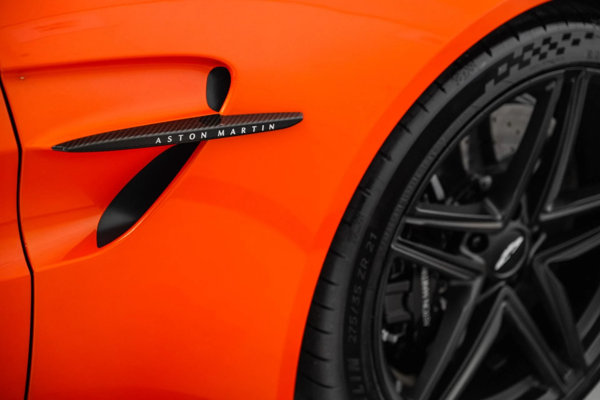 mph008_4126735328_Used_2025_Aston_Martin_Vantage_1754335114_04b2248df0