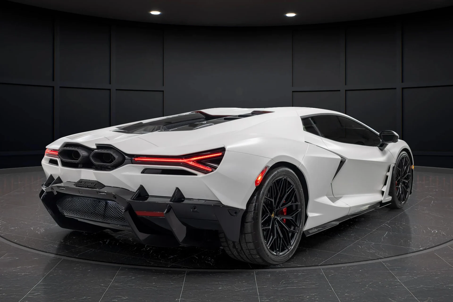 mph008_4134013893_e0d87ad2_c1dc_4c55_86a3_605743b27100_202420_Lamborghini20_Revuelto2028_ZHWCC_1_ZM_5_RLA_0133029_9_5f86d8e610