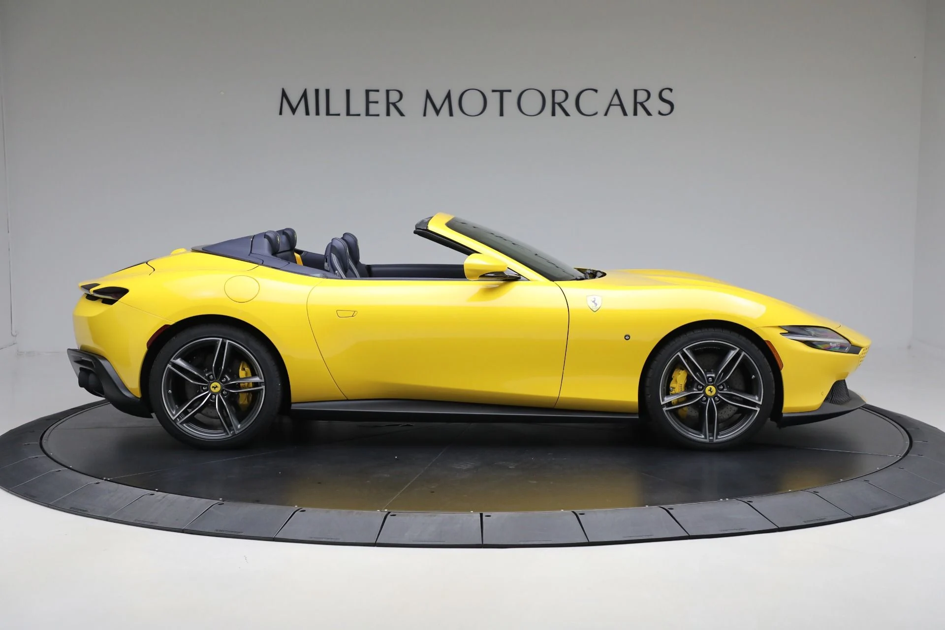 mph008_4138529969_Used_2025_Ferrari_Roma_Spider_1758310814_7e6c00c458