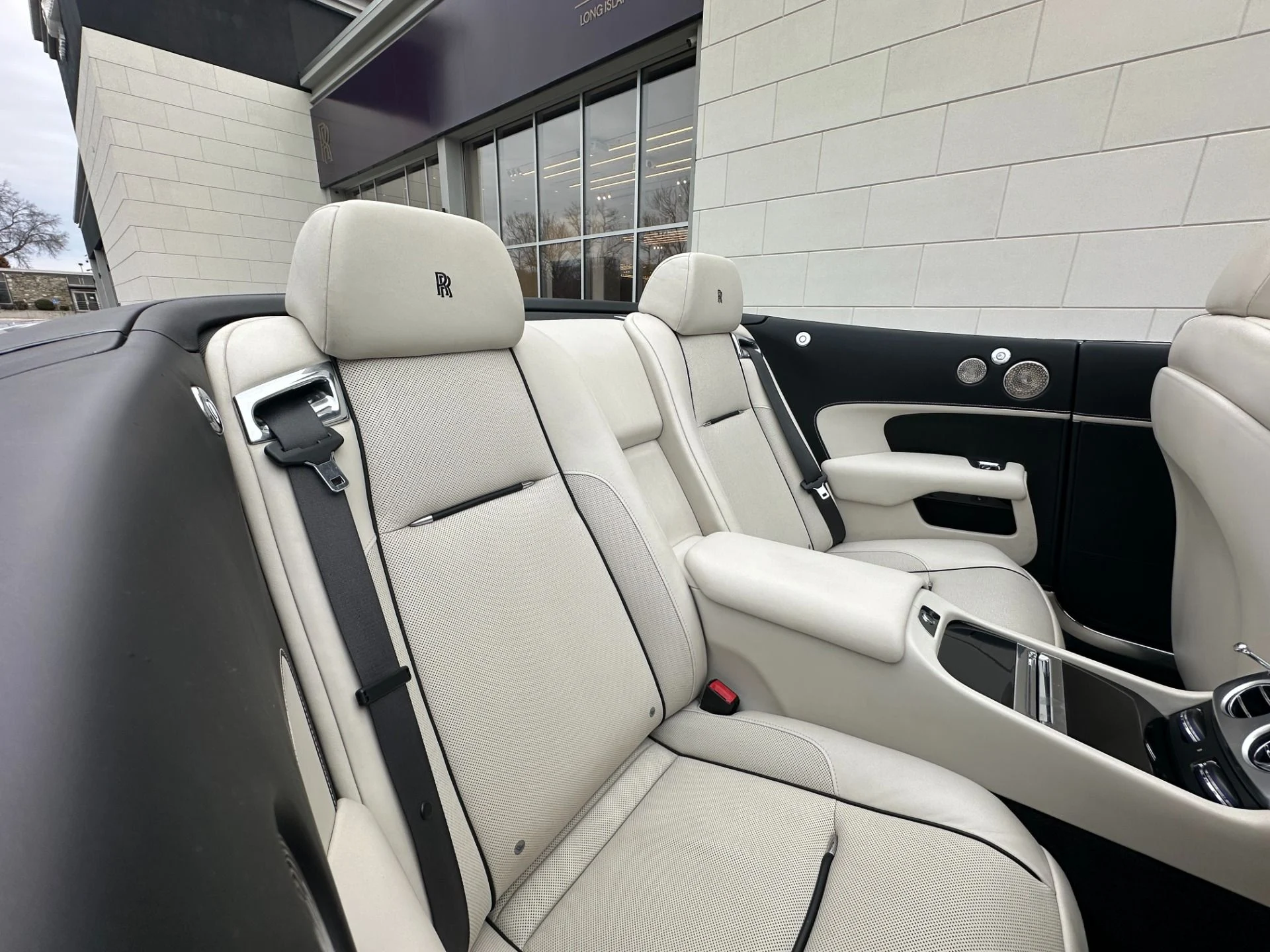 mph008_413872947_Used_2018_Rolls_Royce_Dawn_1773697543_2099867633