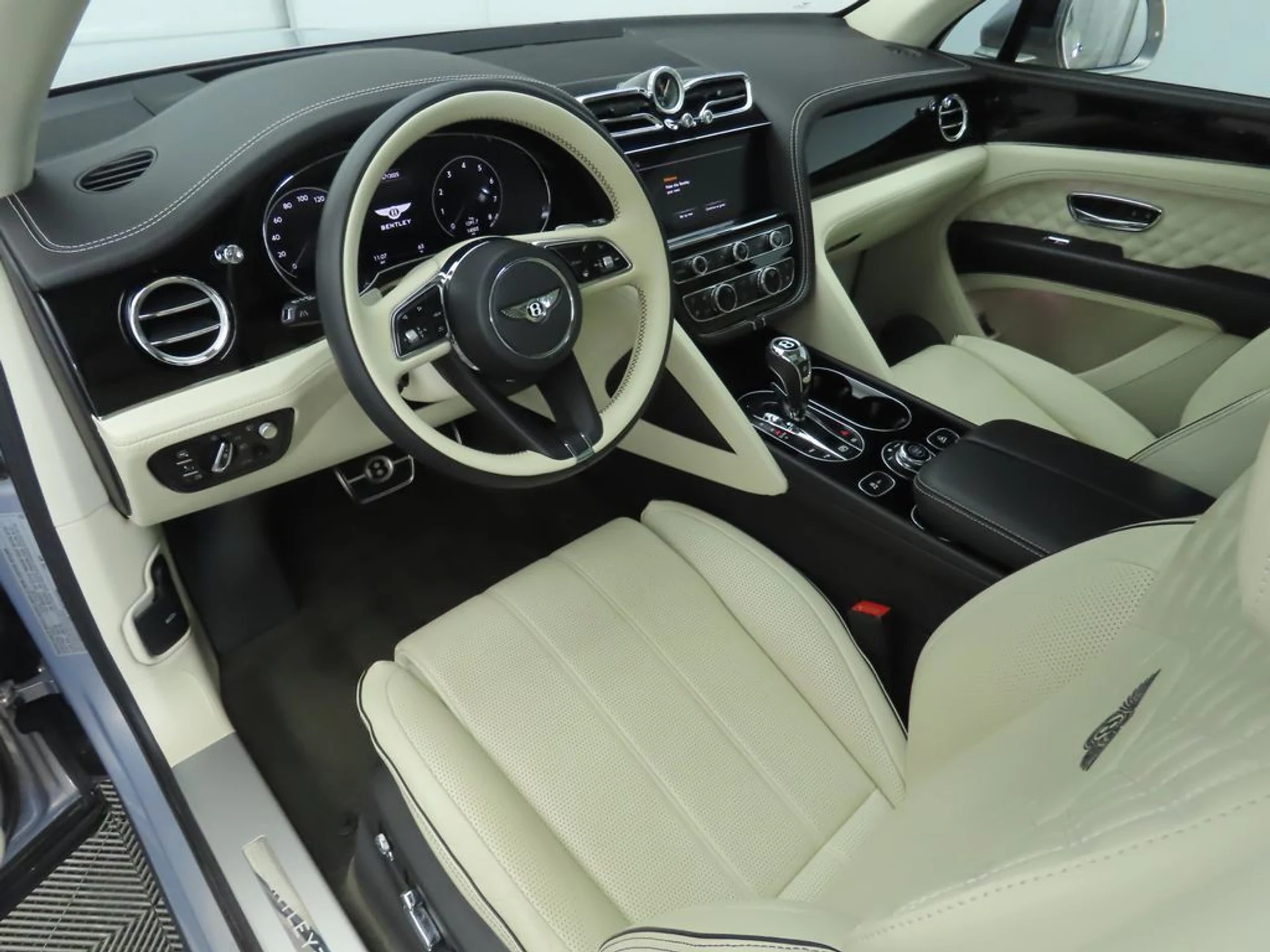 mph008_4145276281_used_2022_bentley_bentayga_v8awd_8119_22936219_9_1024_0ac2add128