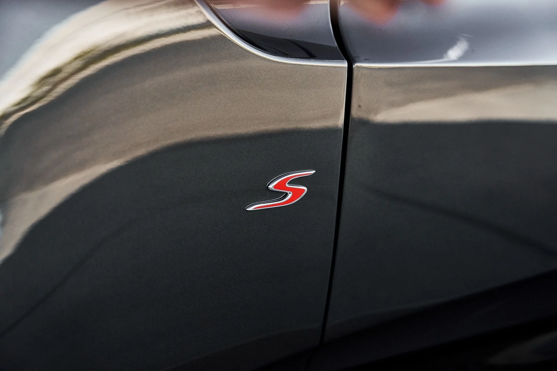 mph008_4148307938_Used_2026_Aston_Martin_Vantage_S_1778102441_ff19e36b1c