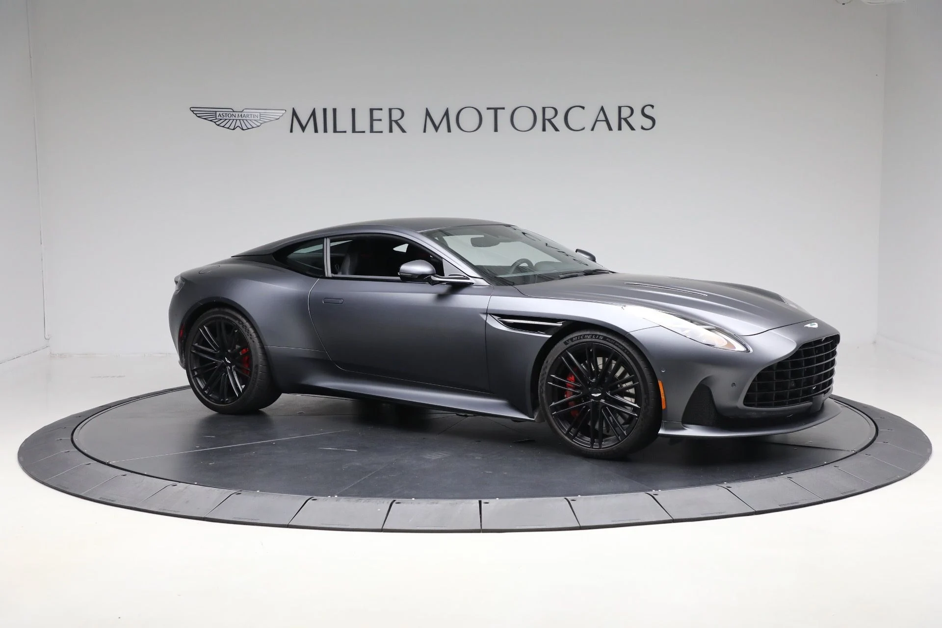 mph008_4155394655_Used_2025_Aston_Martin_DB_12_V8_02d1b4b081
