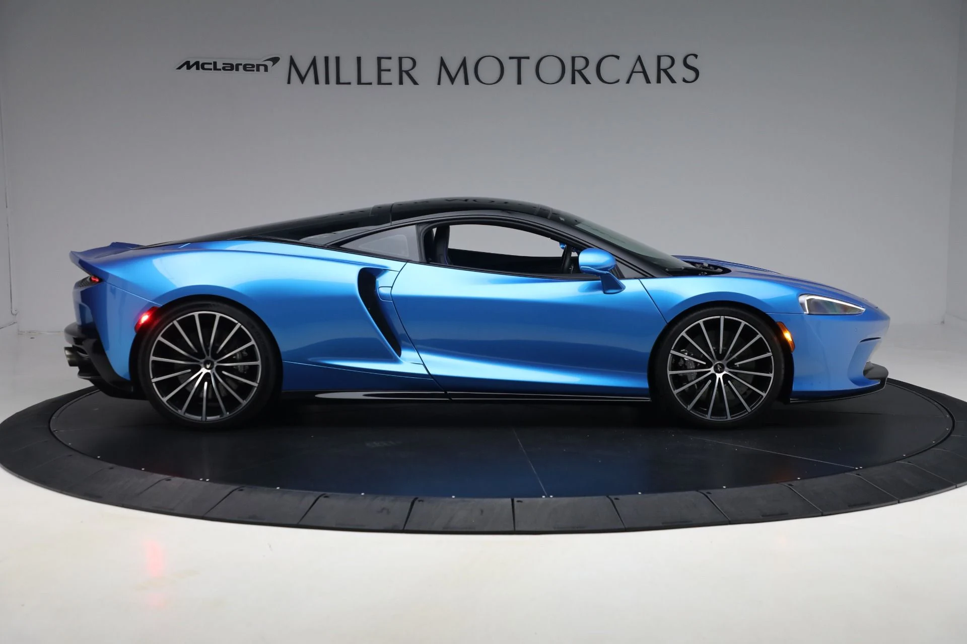 mph008_4158377165_Used_2021_Mc_Laren_GT_6e666024ec