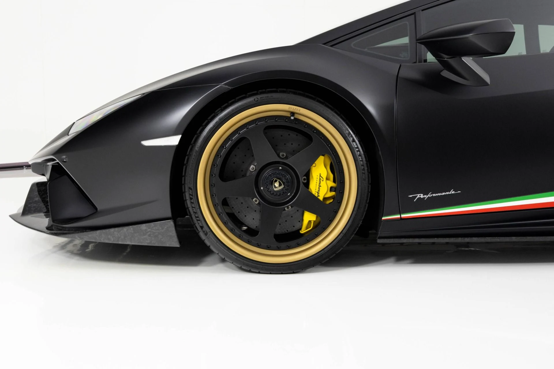 mph008_4180140755_Used_2018_Lamborghini_Huracan_Performante_1762565892_41ee76ca23