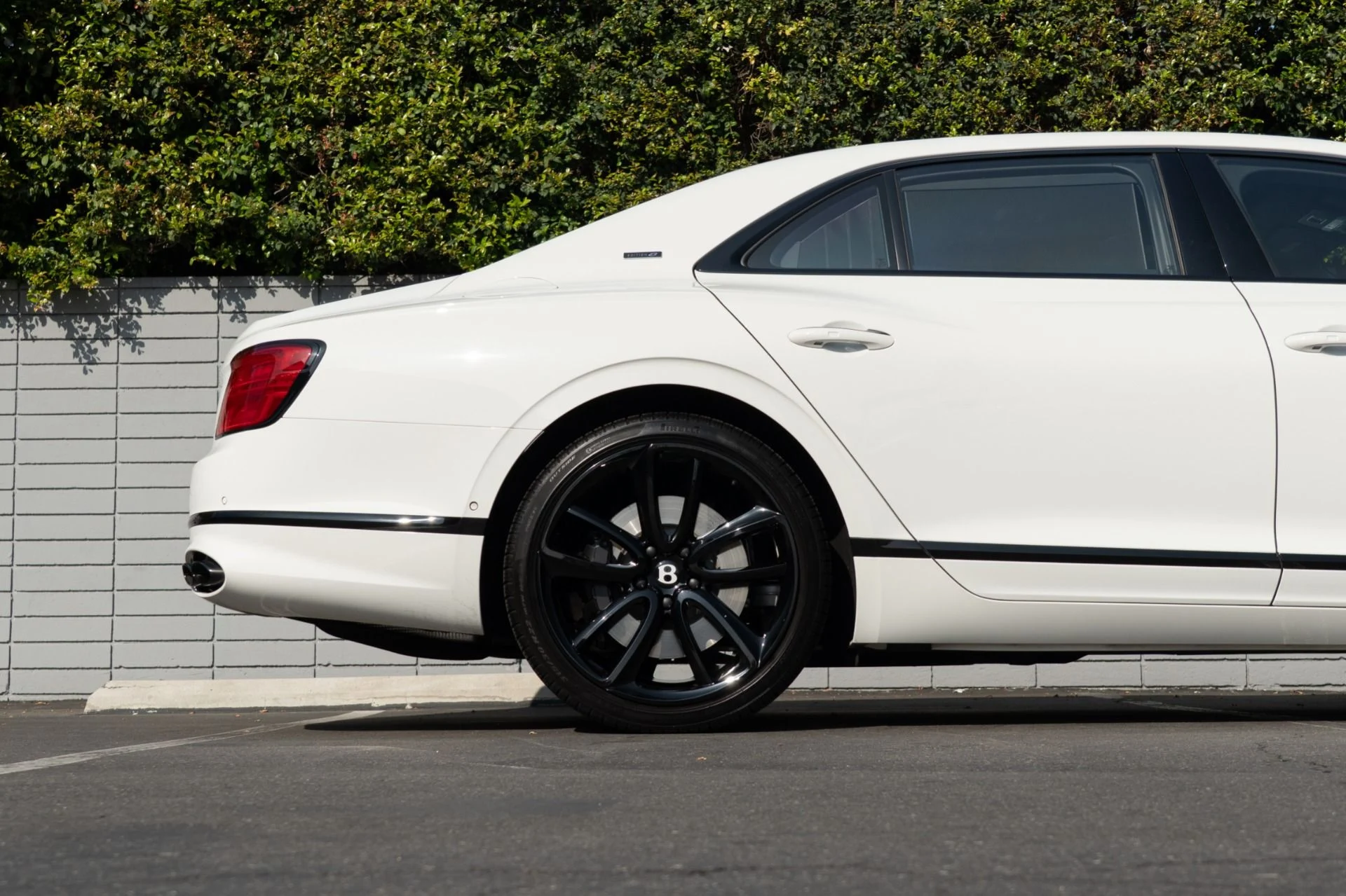 mph008_4181926921_Used_2024_Bentley_Flying_Spur_Edition_8_1757964716_ffde327986
