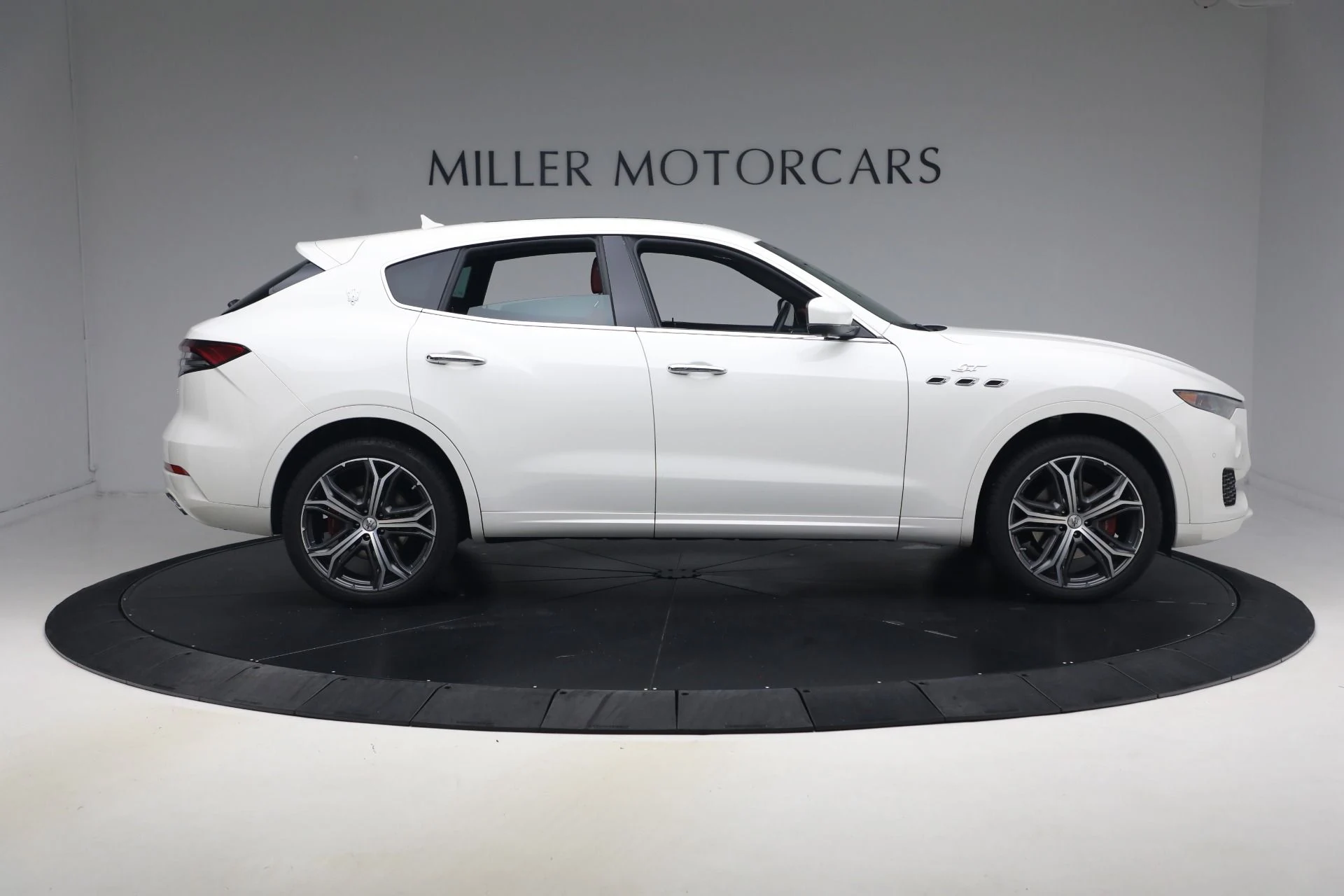 mph008_4183652462_Used_2023_Maserati_Levante_GT_1788557801_d4513c0ea8