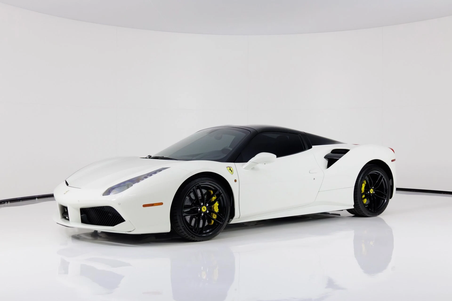 mph008_4191627914_Used_2018_Ferrari_488_Spider_1768934429_86f03a553d