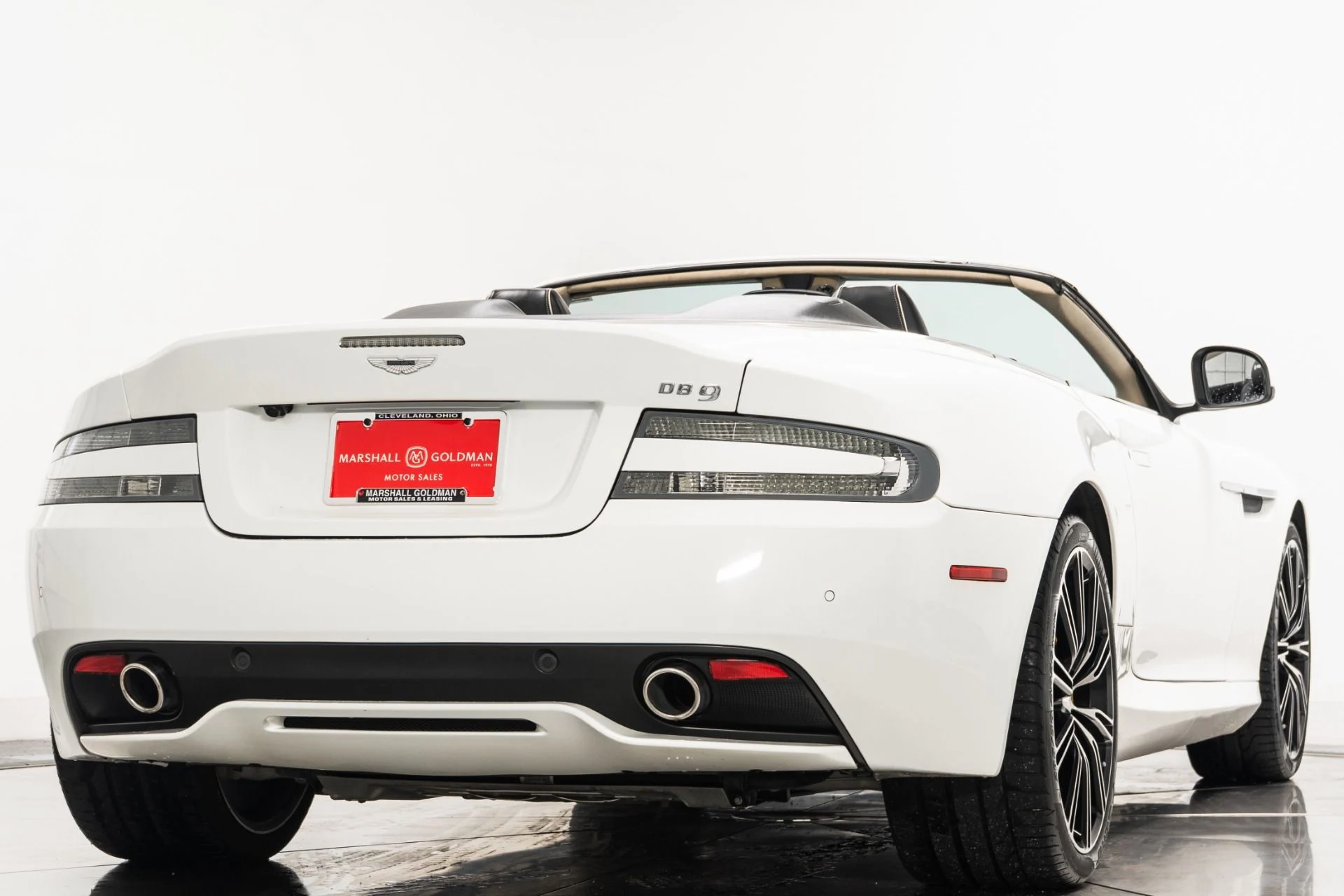 mph008_4194292306_Used_2014_Aston_Martin_DB_9_Volante_1756220918_f41dc7fbc4