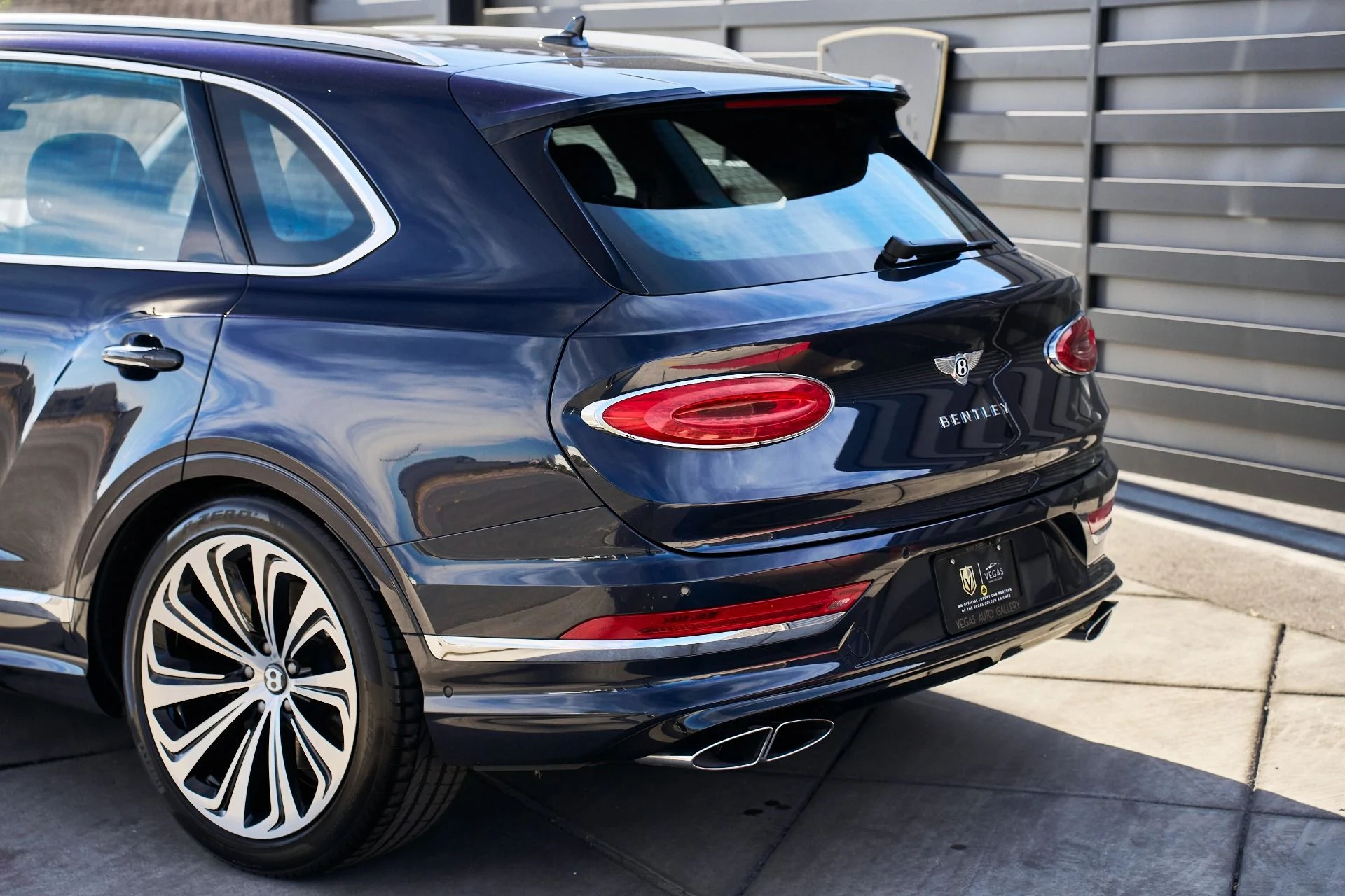 mph008_4196625584_Used_2021_Bentley_Bentayga_V8_1764208959_280c121b47