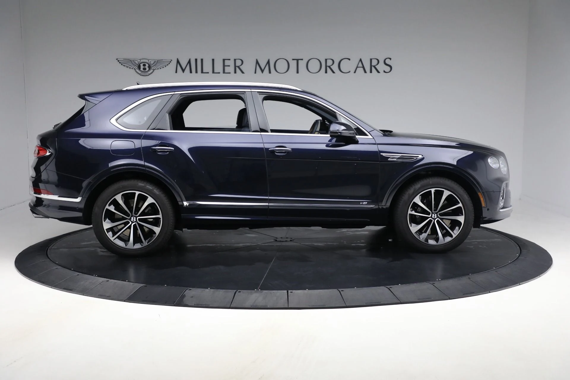 mph008_4199691780_Used_2022_Bentley_Bentayga_V8_2705bb7aad