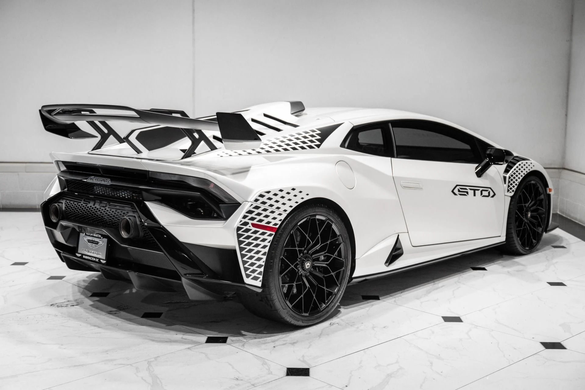 mph008_4200637836_Used_2023_Lamborghini_Huracan_STO_STO_1784326182_5c9e949a69