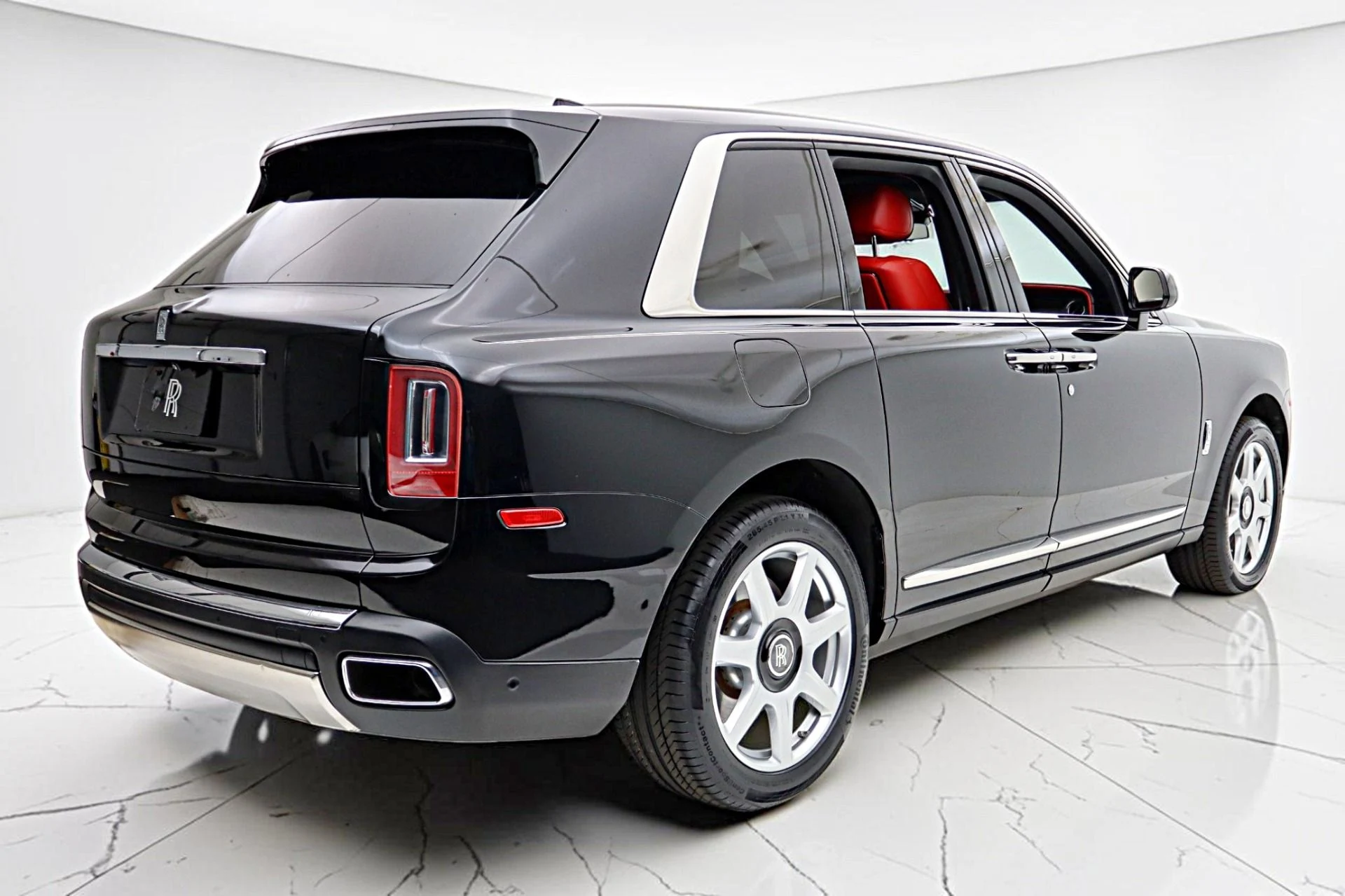 mph008_4210827771_Used_2019_Rolls_Royce_Cullinan_10b6a54738