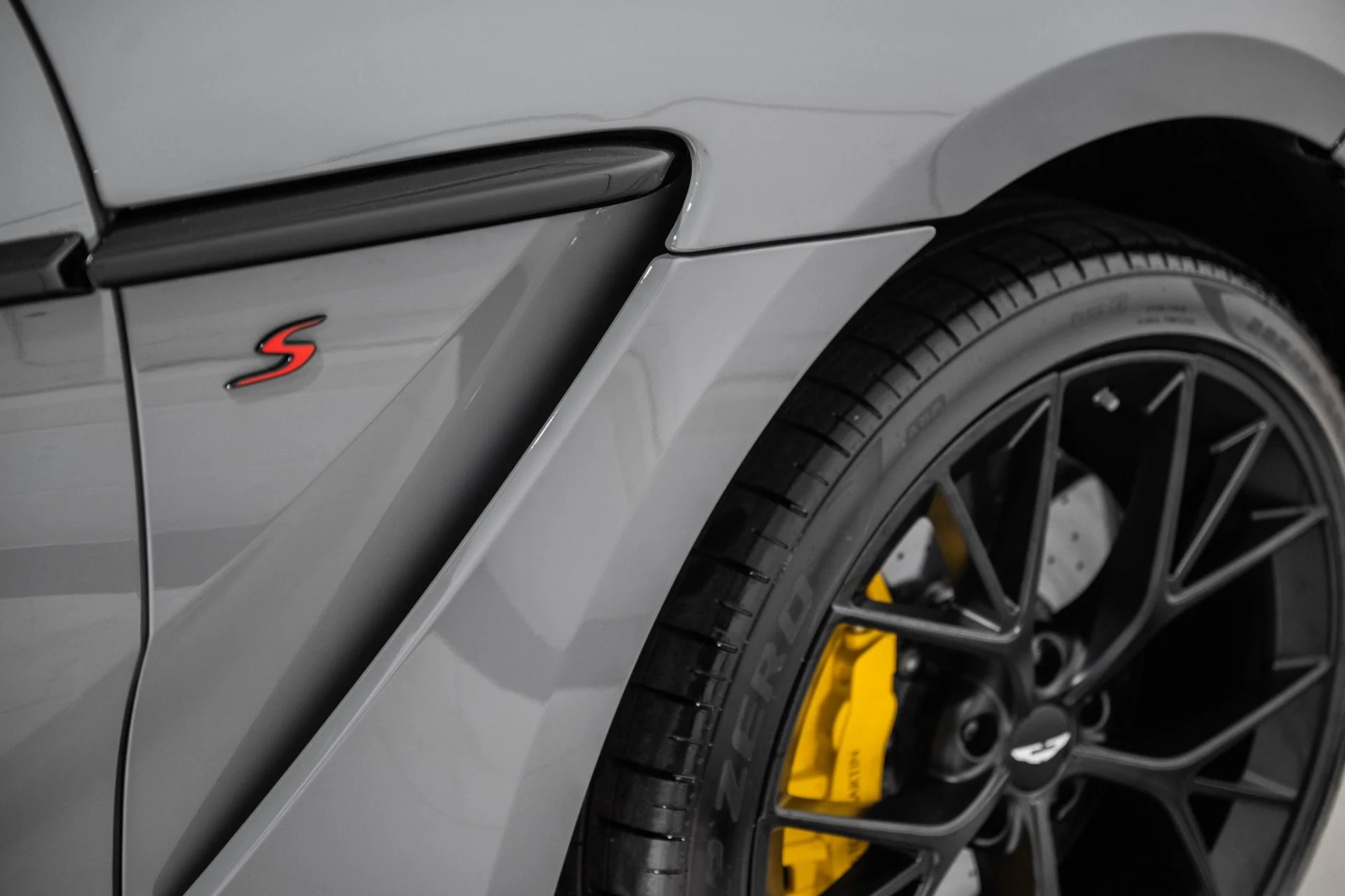 mph008_4211040529_New_2026_Aston_Martin_DBX_S_1778681702_1c1603f328