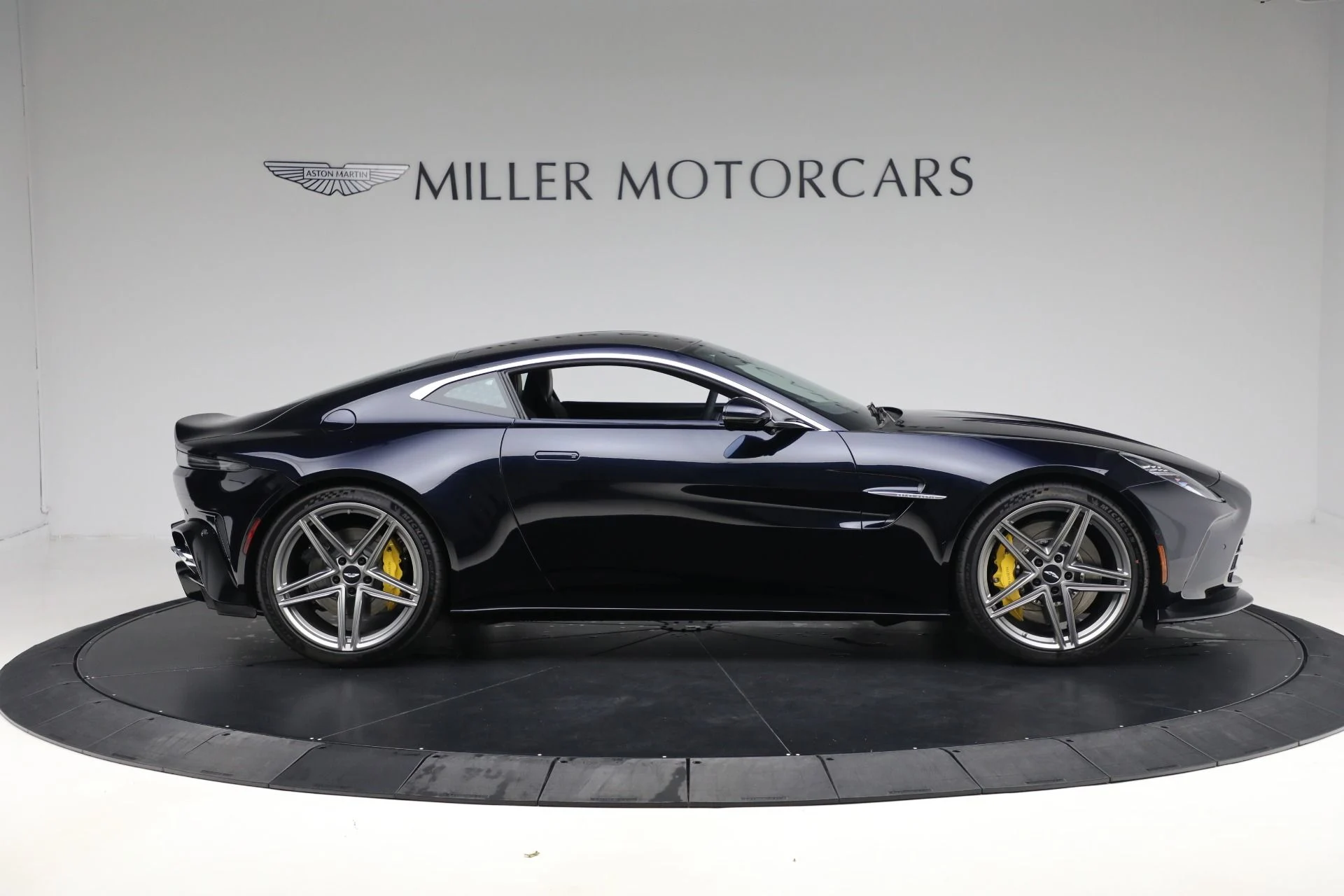 mph008_4212383476_New_2026_Aston_Martin_Vantage_023685a443