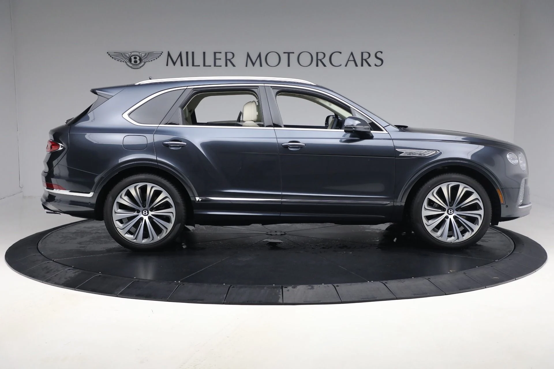 mph008_4216696115_New_2025_Bentley_Bentayga_Atelier_Edition_V8_a68322a6a4