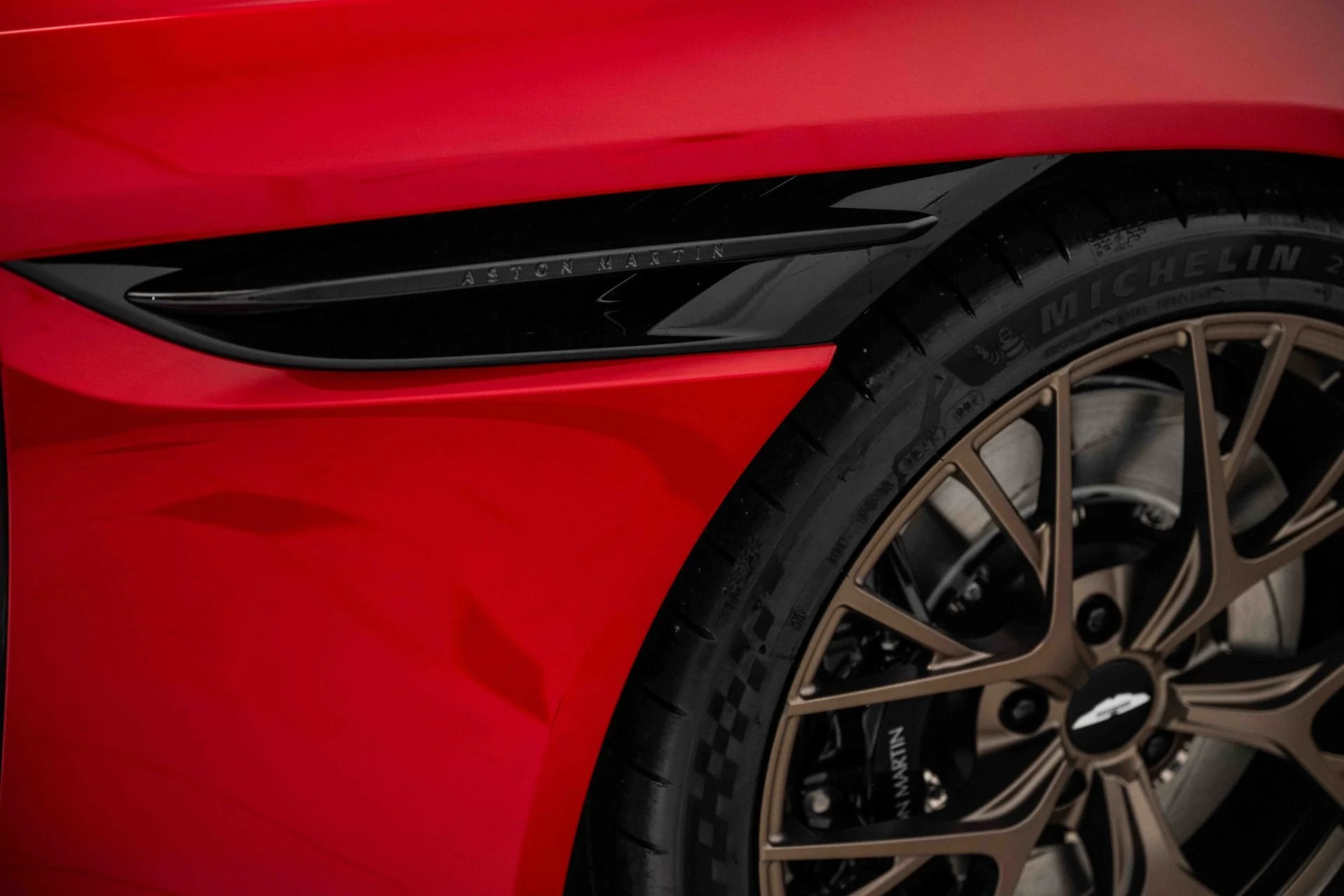 mph008_4221368915_Used_2025_Aston_Martin_DB_12_Volante_1727880982_183a73ac99