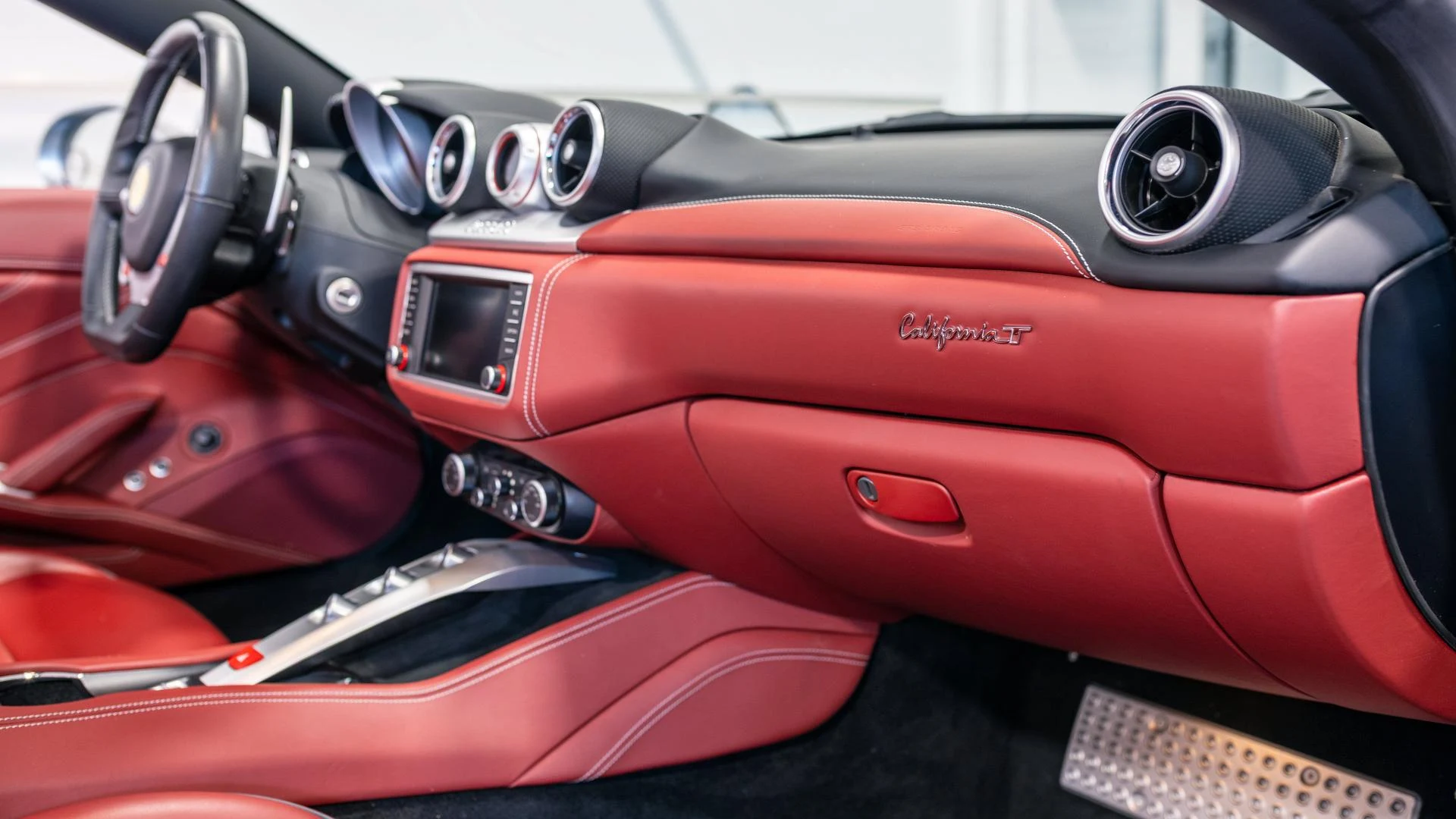mph008_4224140982_Used_2017_Ferrari_California_T_Base_1788436641_3f0d3f7951