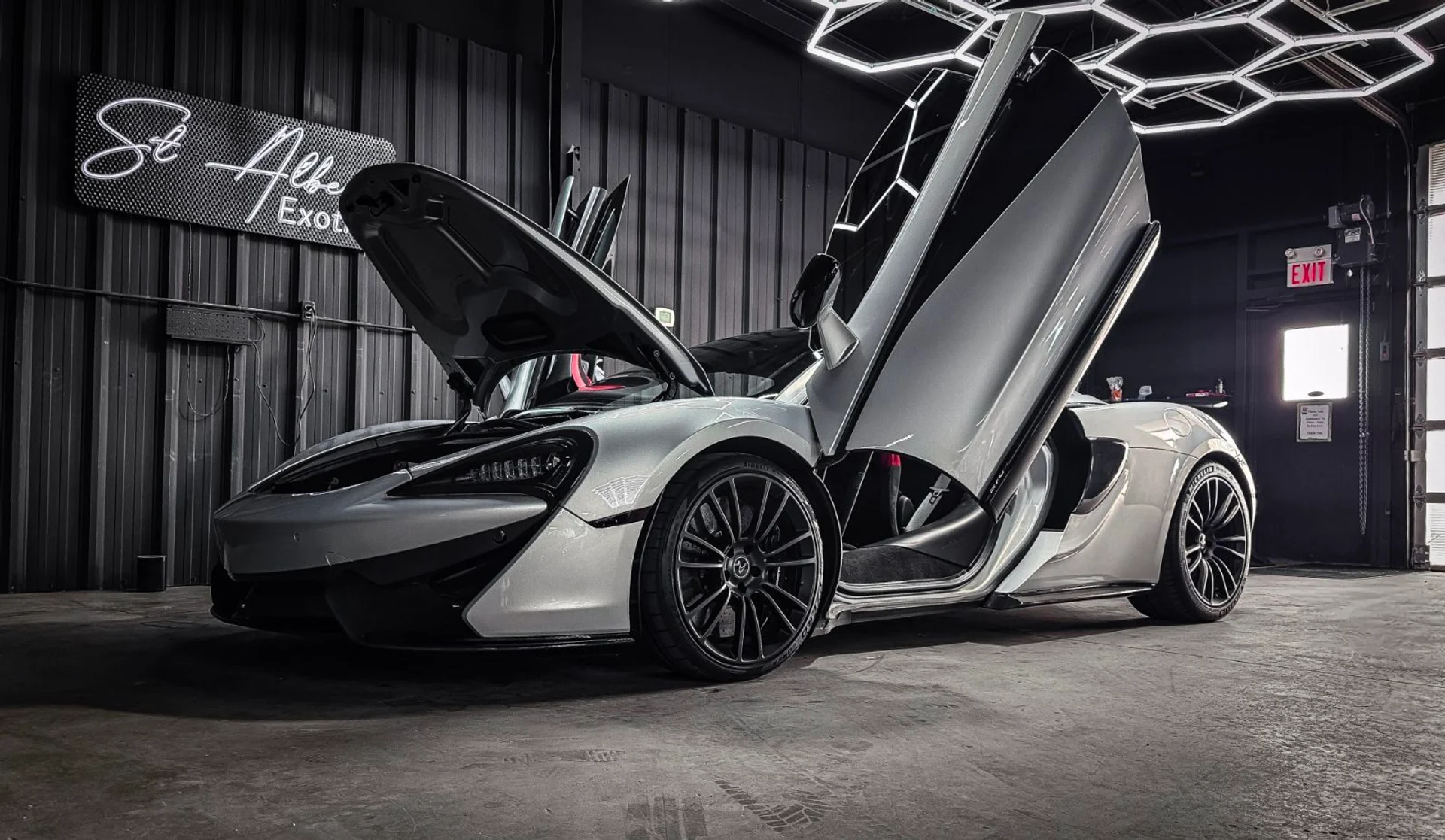 mph008_4224568699_36269646_05178_2016_mclaren_570s_023_1aba7f3233