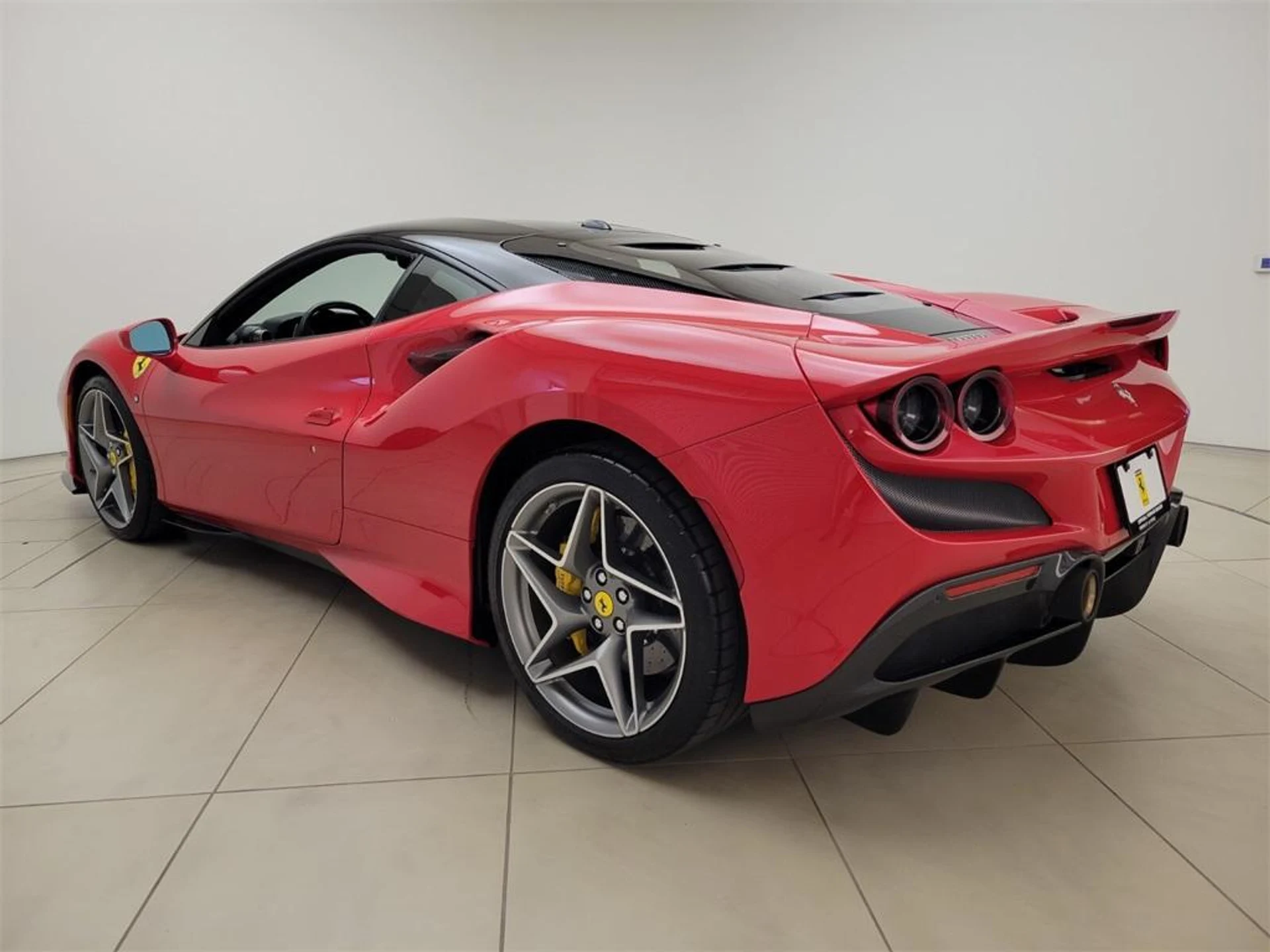 mph008_4230379221_Used_2020_Ferrari_F8_Tributo_1716042518_230ff3b87b