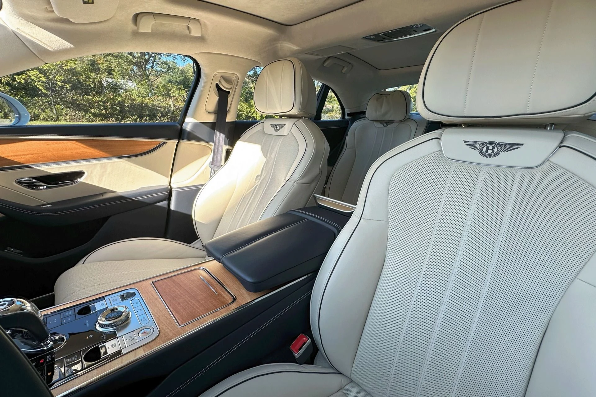 mph008_4231201246_Used_2022_Bentley_Flying_Spur_V8_1759839159_03253614f2