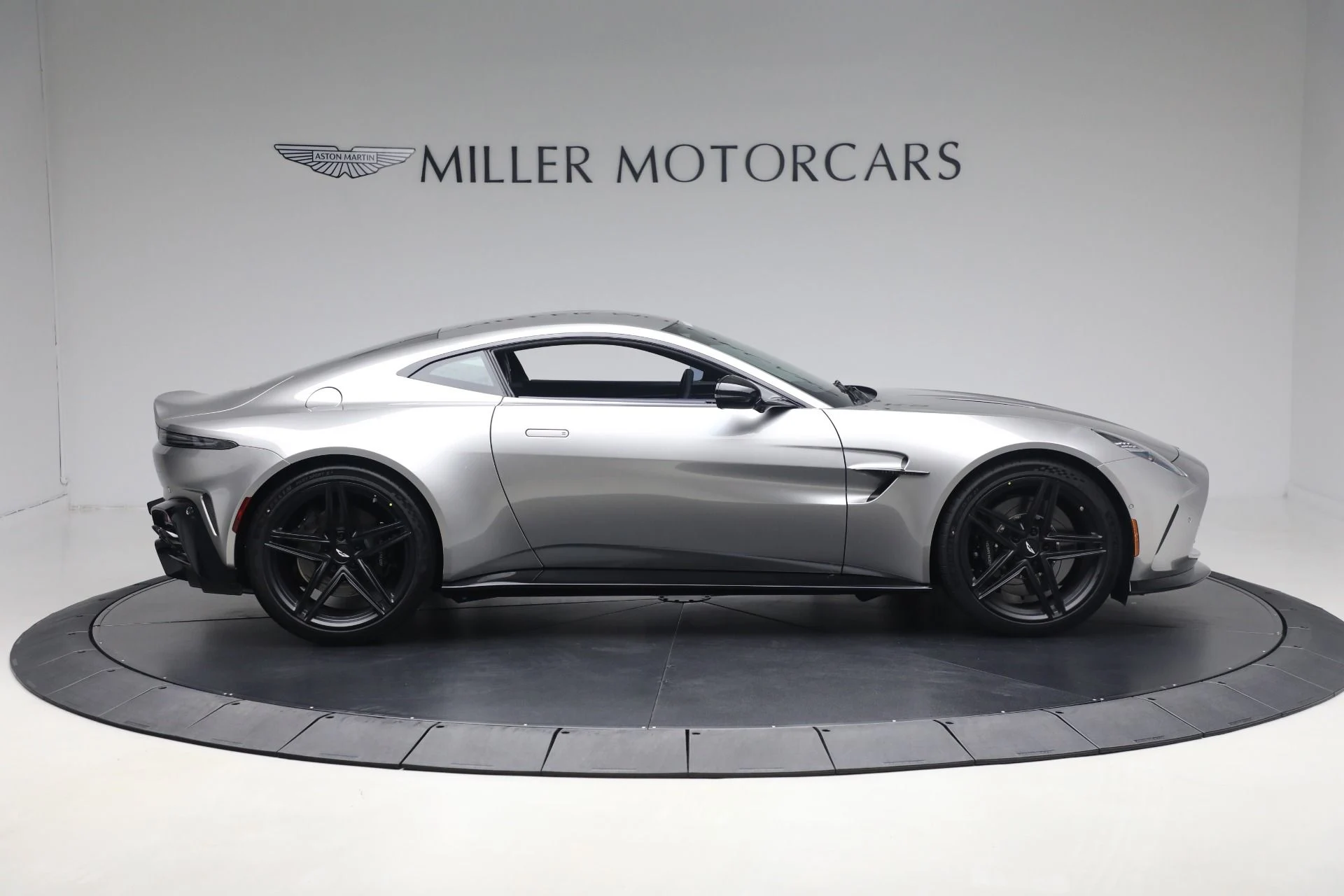 mph008_423148379_New_2025_Aston_Martin_Vantage_e3a325a293