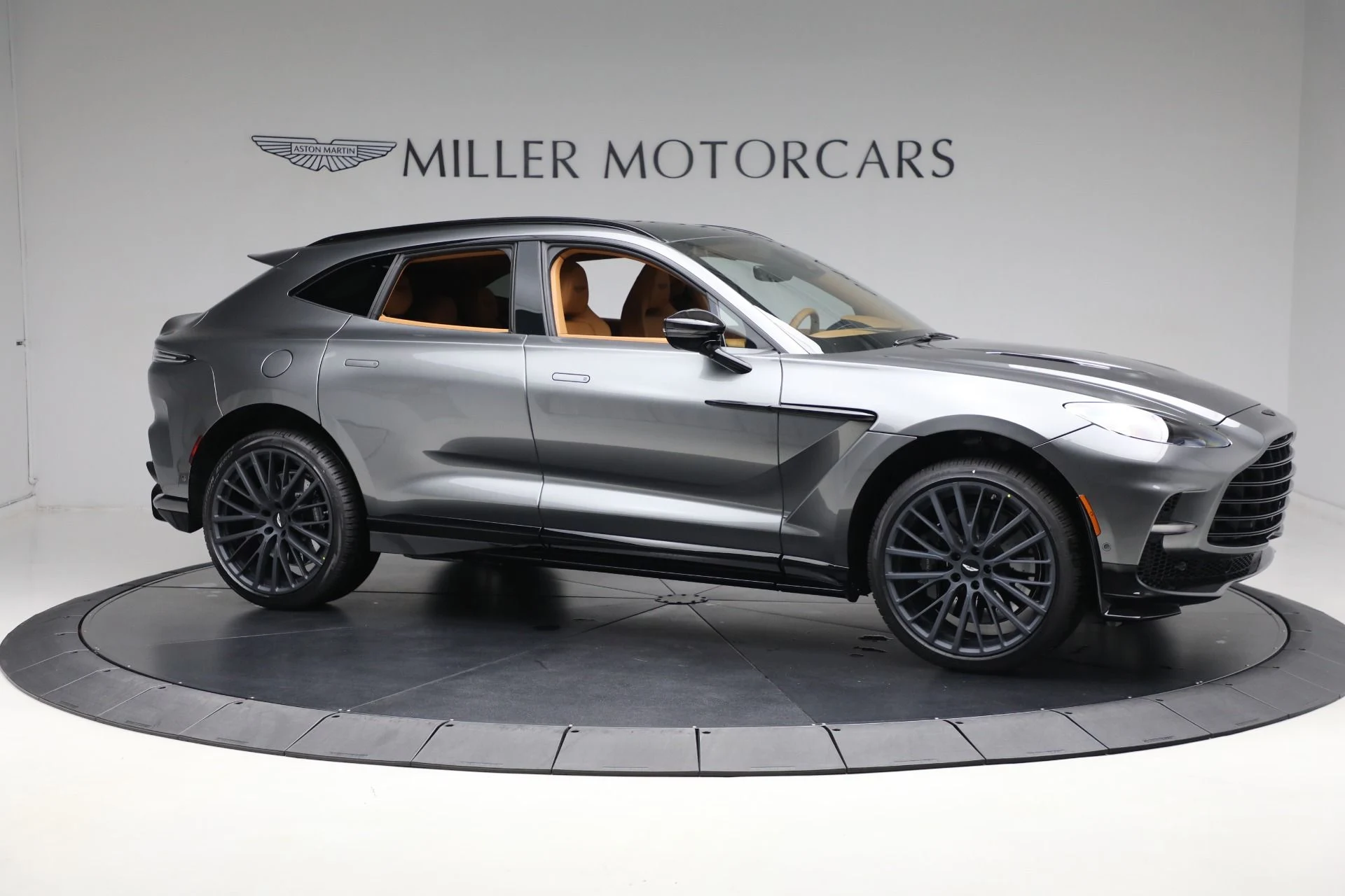 mph008_4231514134_New_2025_Aston_Martin_DBX_707_707_9943d0a53a