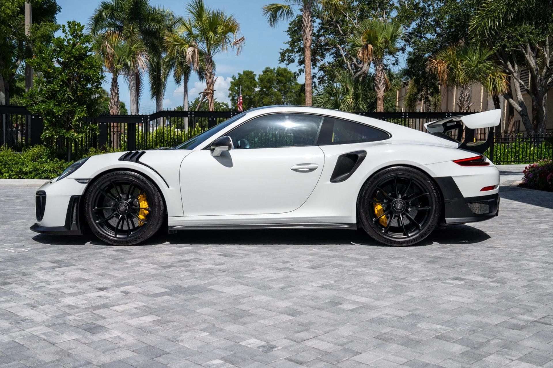 mph008_4248942384_Used_2018_Porsche_911_GT_2_RS_1782839837_632678d9fc
