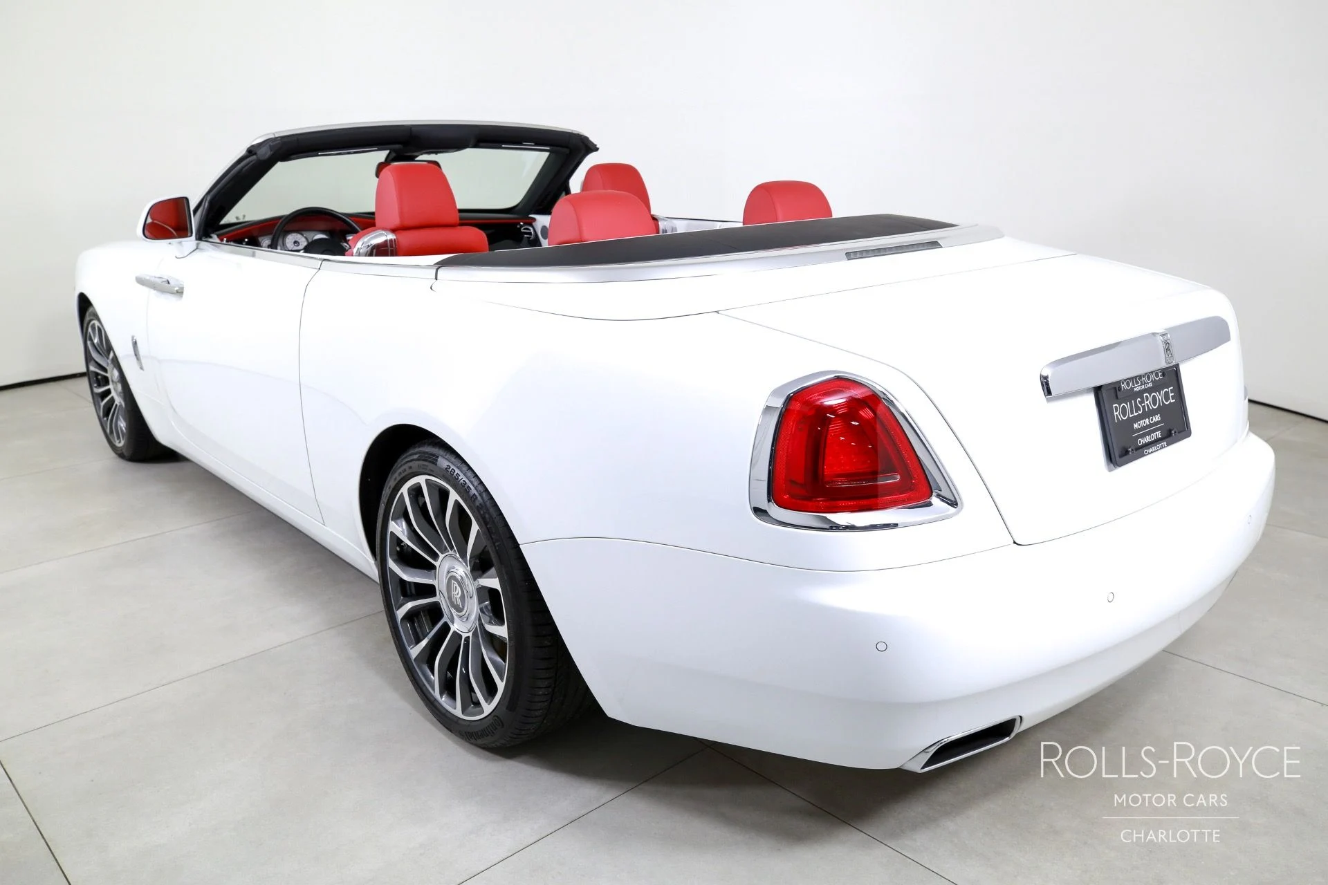 mph008_4249766337_Used_2020_Rolls_Royce_Dawn_1754585751_ab3fd5fb1e