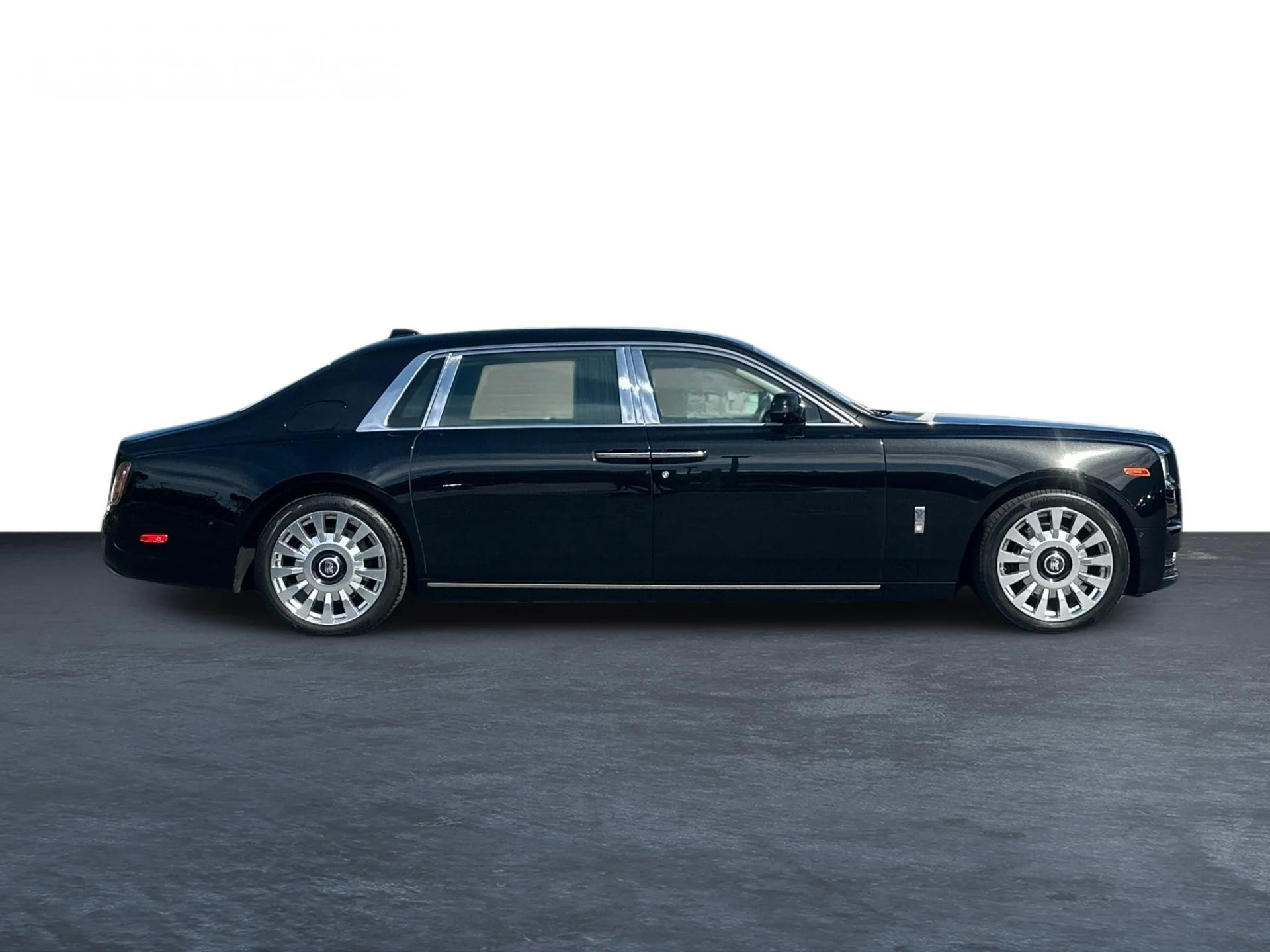 mph008_426113156_Used_2018_Rolls_Royce_Phantom_1787819387_7043baffd1
