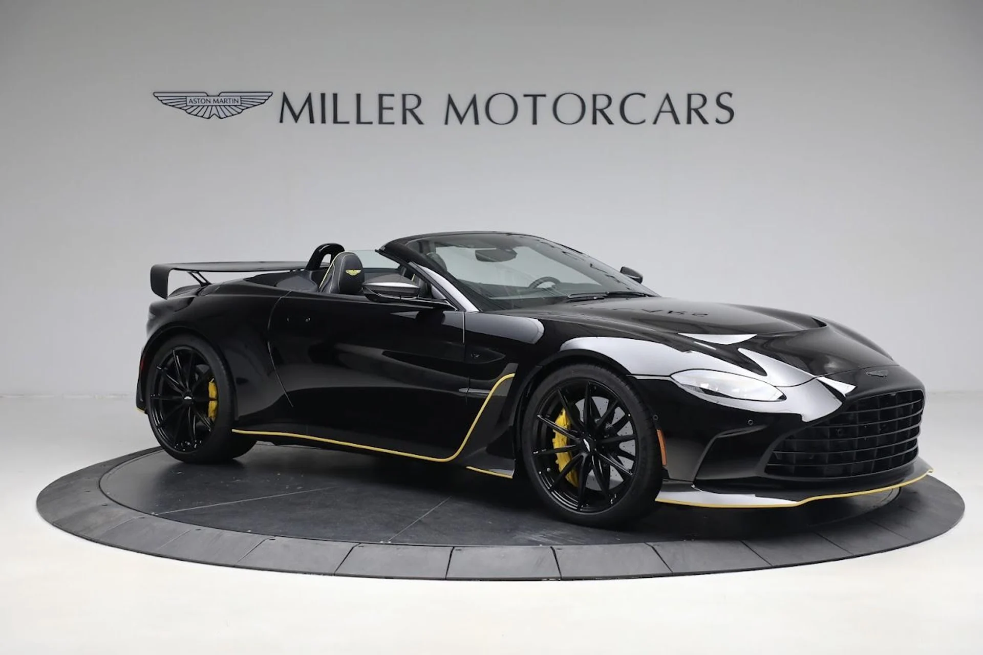 mph008_4270271466_Used_2023_Aston_Martin_Vantage_V12_1687444772_067e886d12