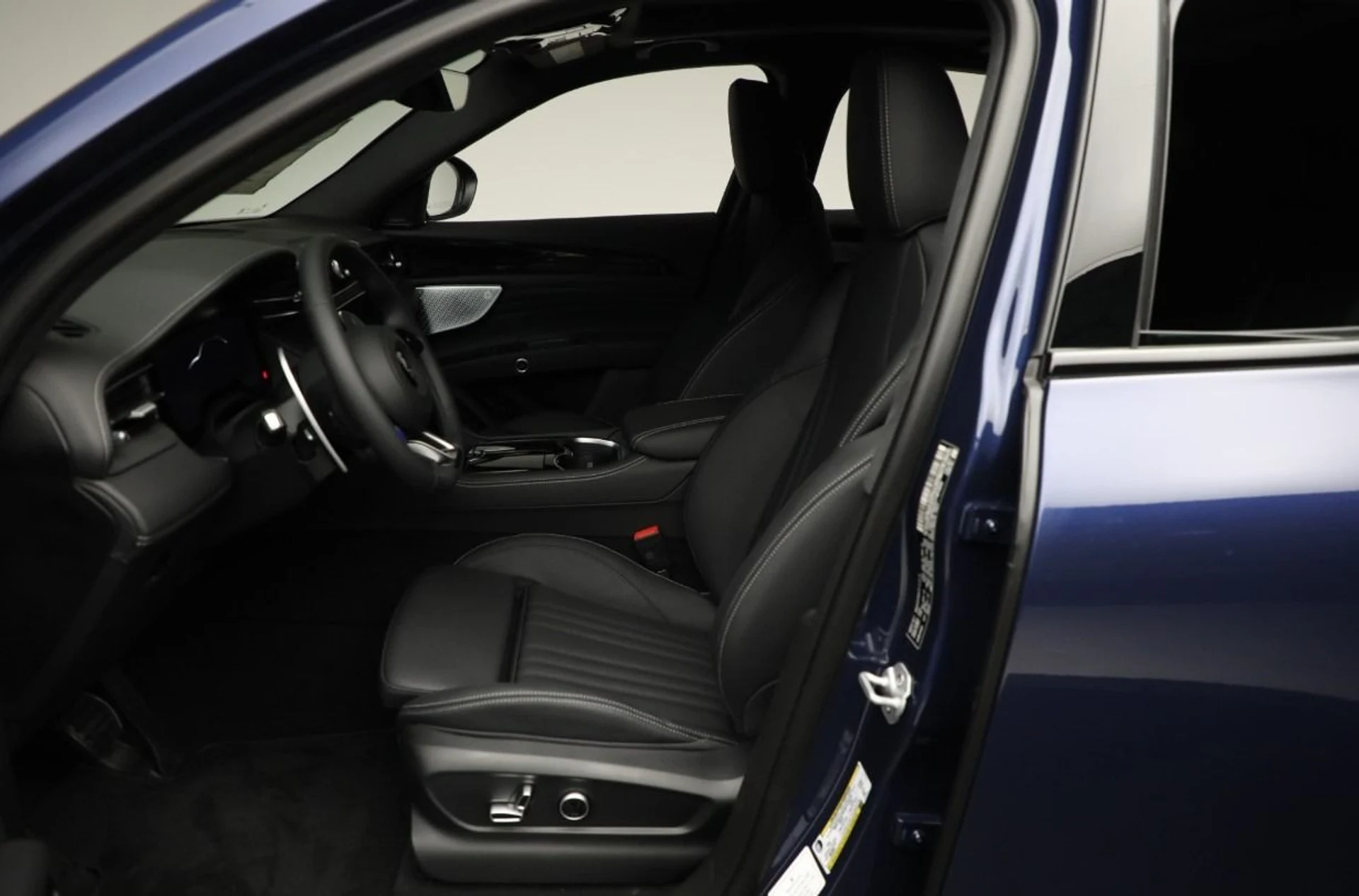 mph008_4281367426_New_2025_Maserati_Grecale_Modena_0b2cdf36a7