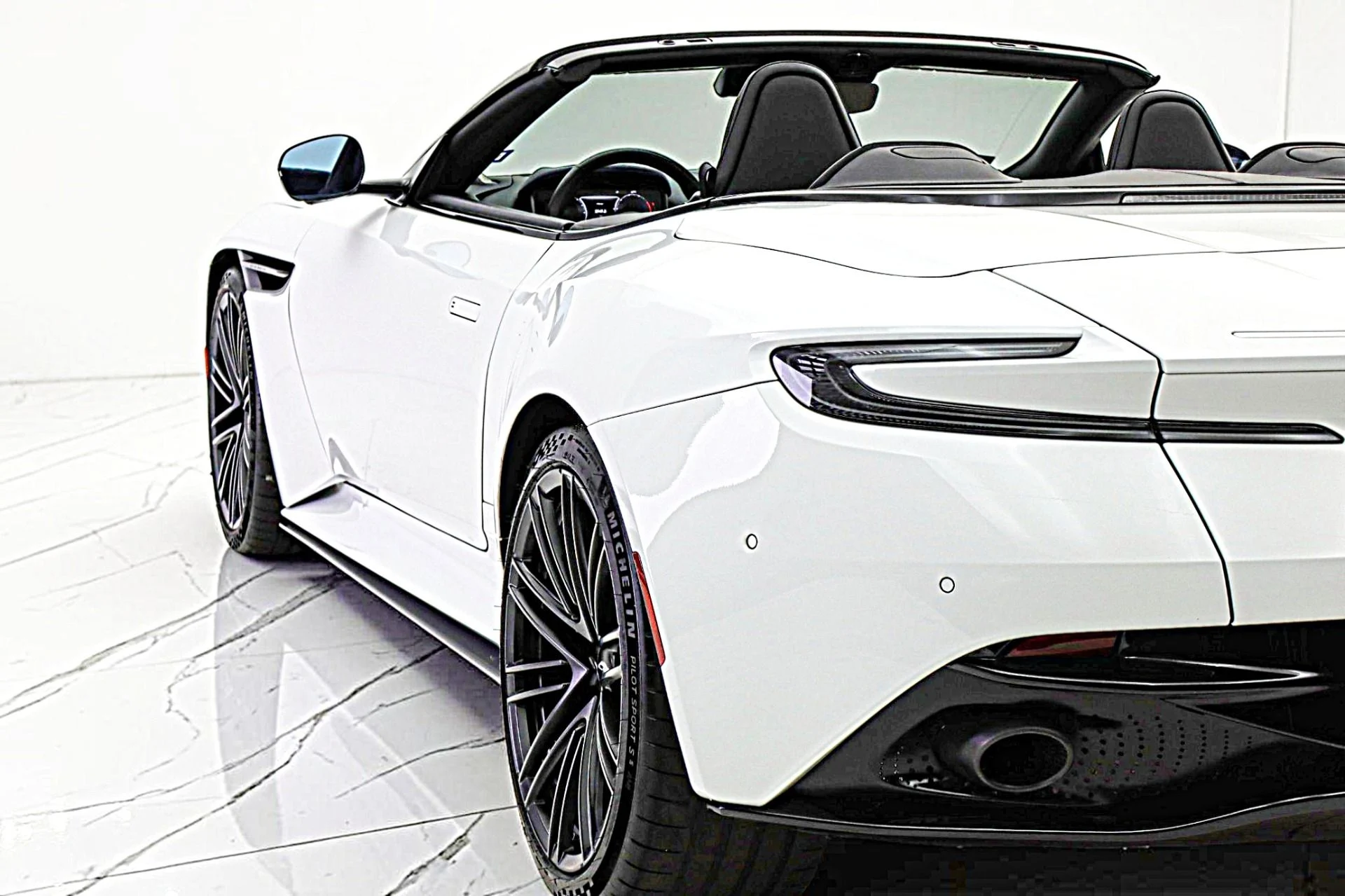 mph008_4281967159_Used_2024_Aston_Martin_DB_12_Volante_603dcdc602