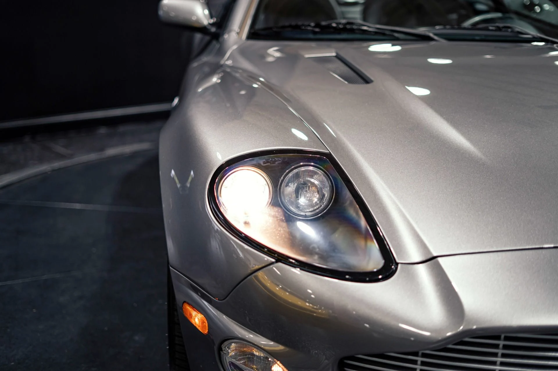 mph008_4281969276_Used_2003_Aston_Martin_V12_Vanquish_1778694278_5295b2a668