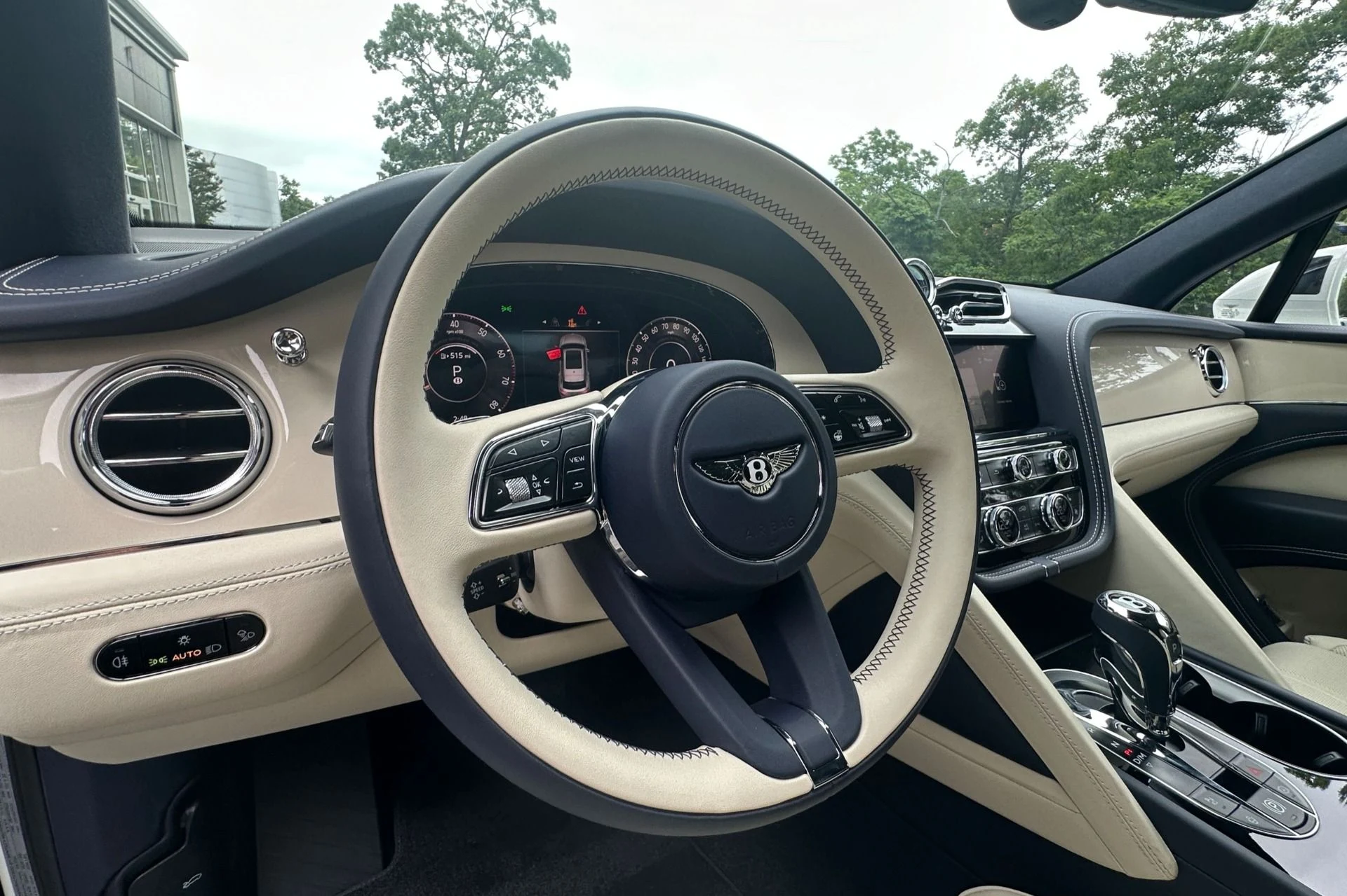 mph008_42827274_New_2026_Bentley_Bentayga_V8_1784720137_c5d57c296f